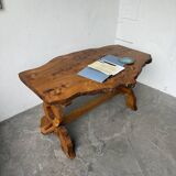 Table artisanale en orme massif, art populaire