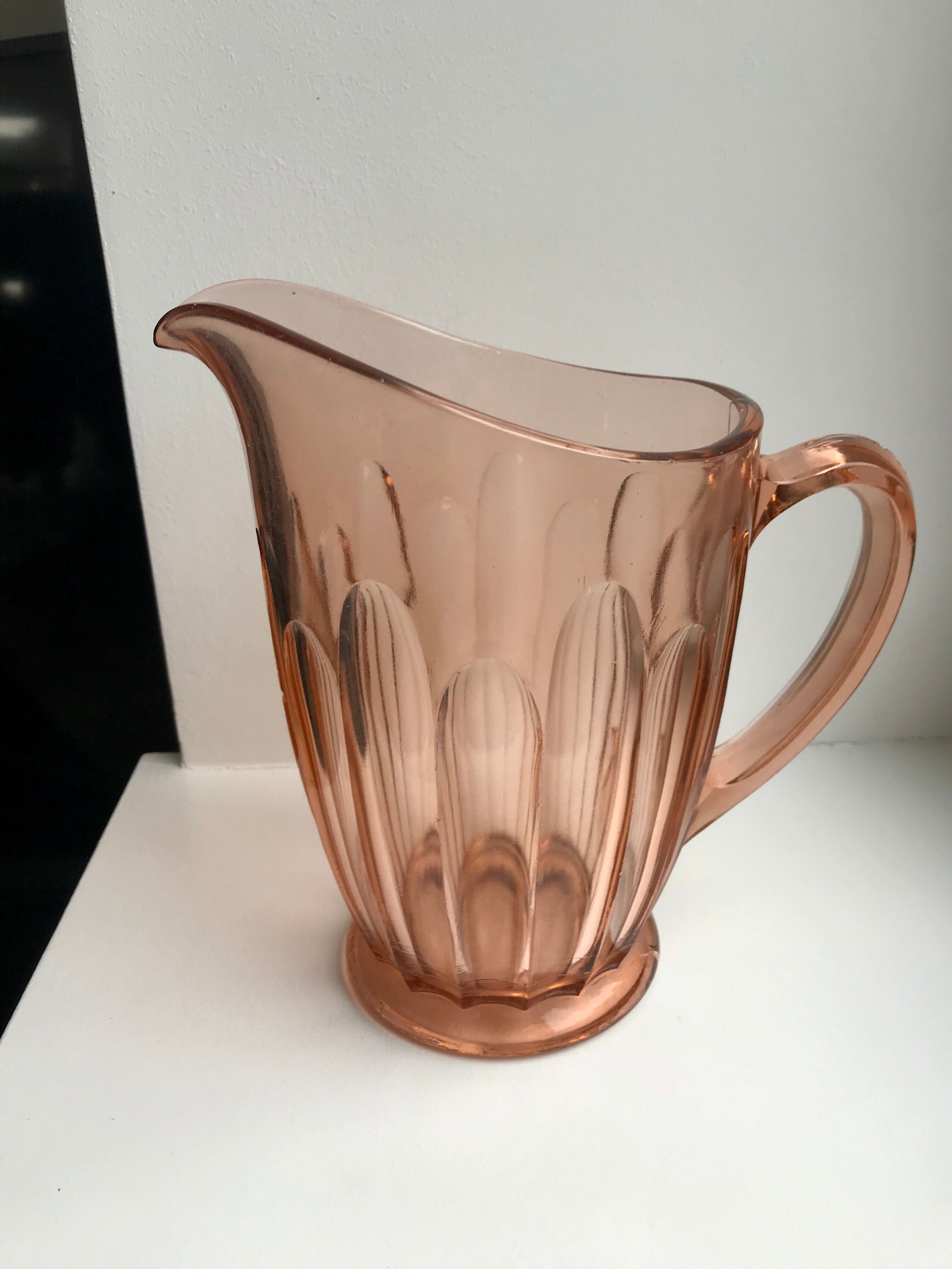 Pink pitcher in molded glass 50s