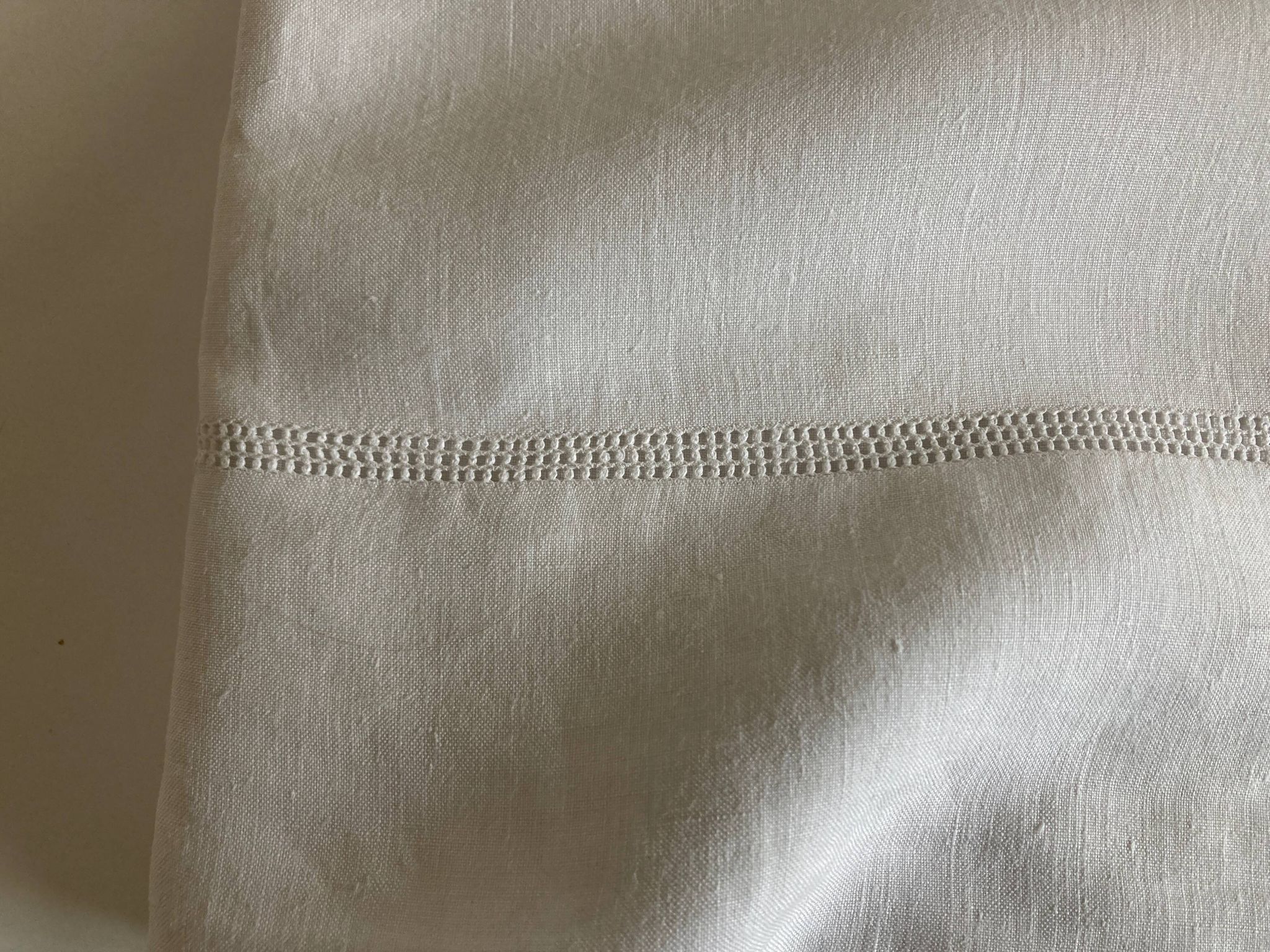 19th-century XXL linen fabric embroidered with polka dots, width 260cm.