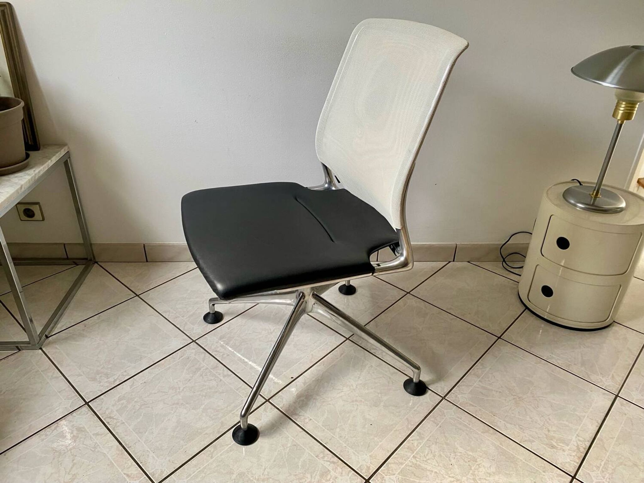 Chaise de bureau Meda chair édition vitra design Alberto Meda