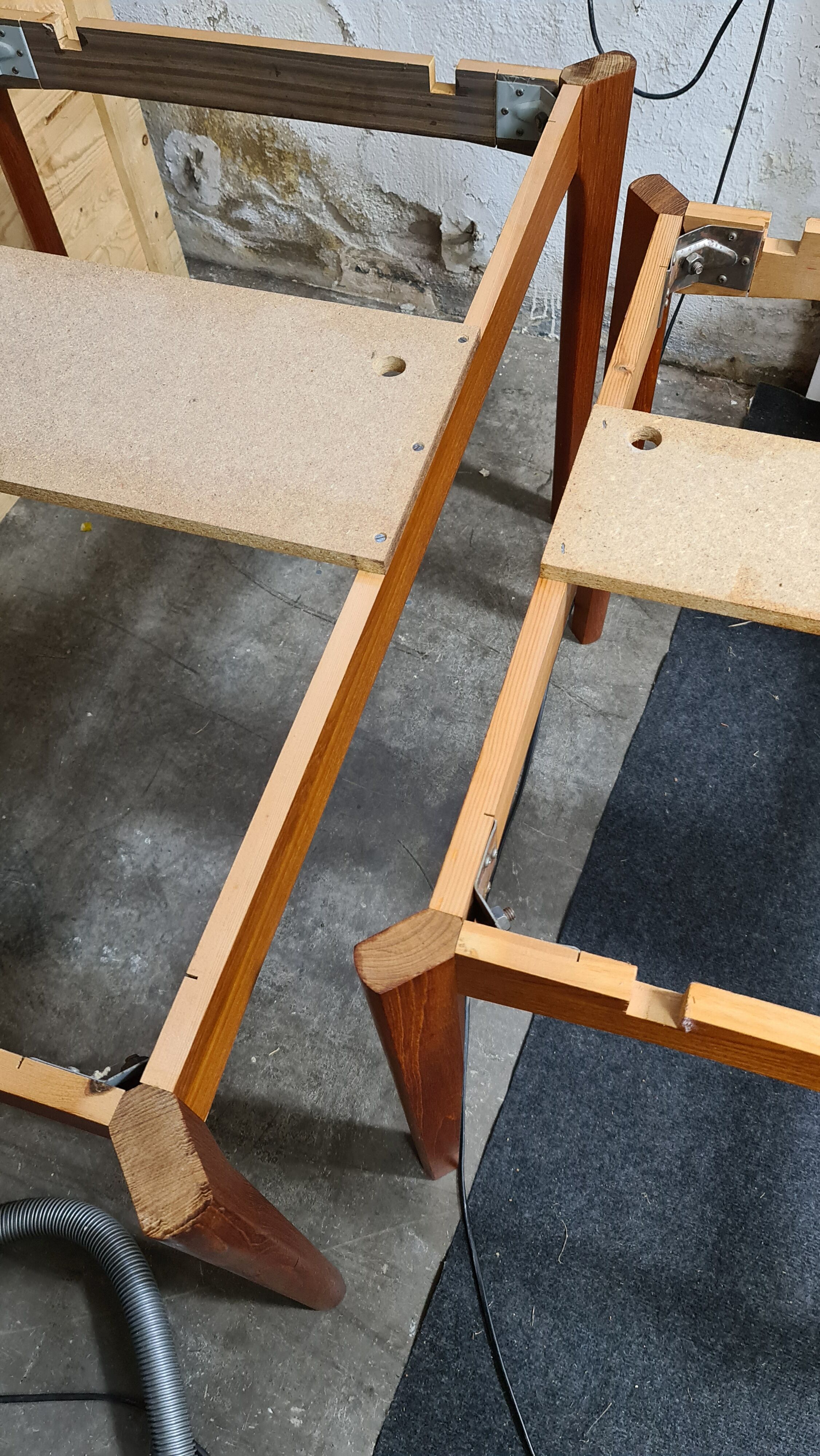 Teak Danish design dinning table by Henning Kjaernulf