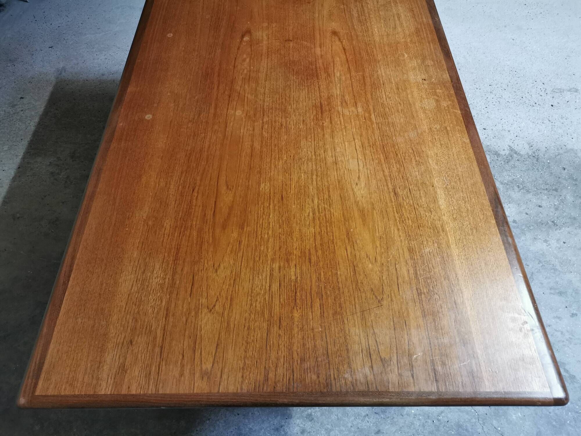 Vintage Scandinavian design table in Teak asymmetric extension by Johannes Andersen 1960
