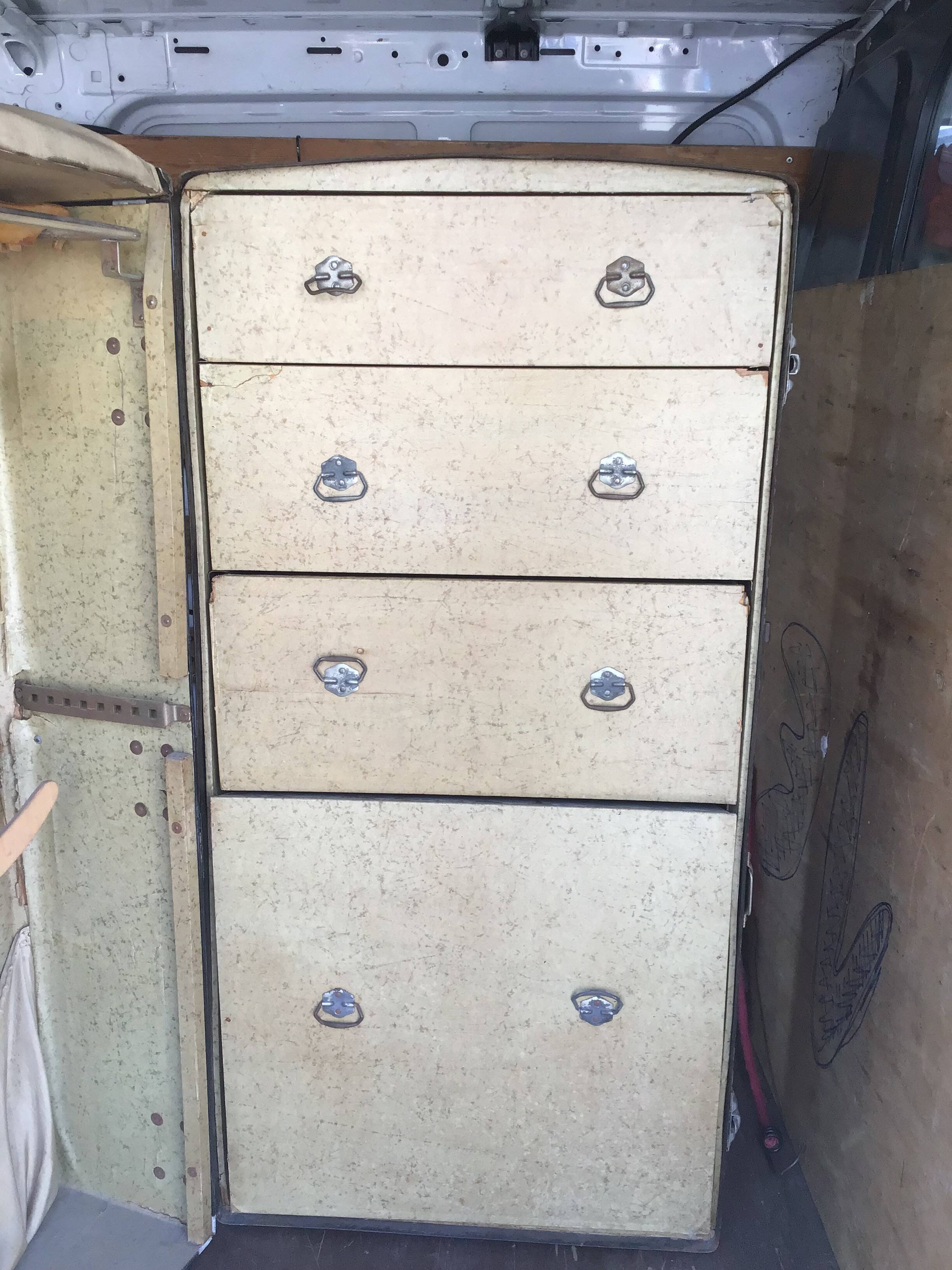 Antique vertical cabin trunk – 109 cm – parchment interior