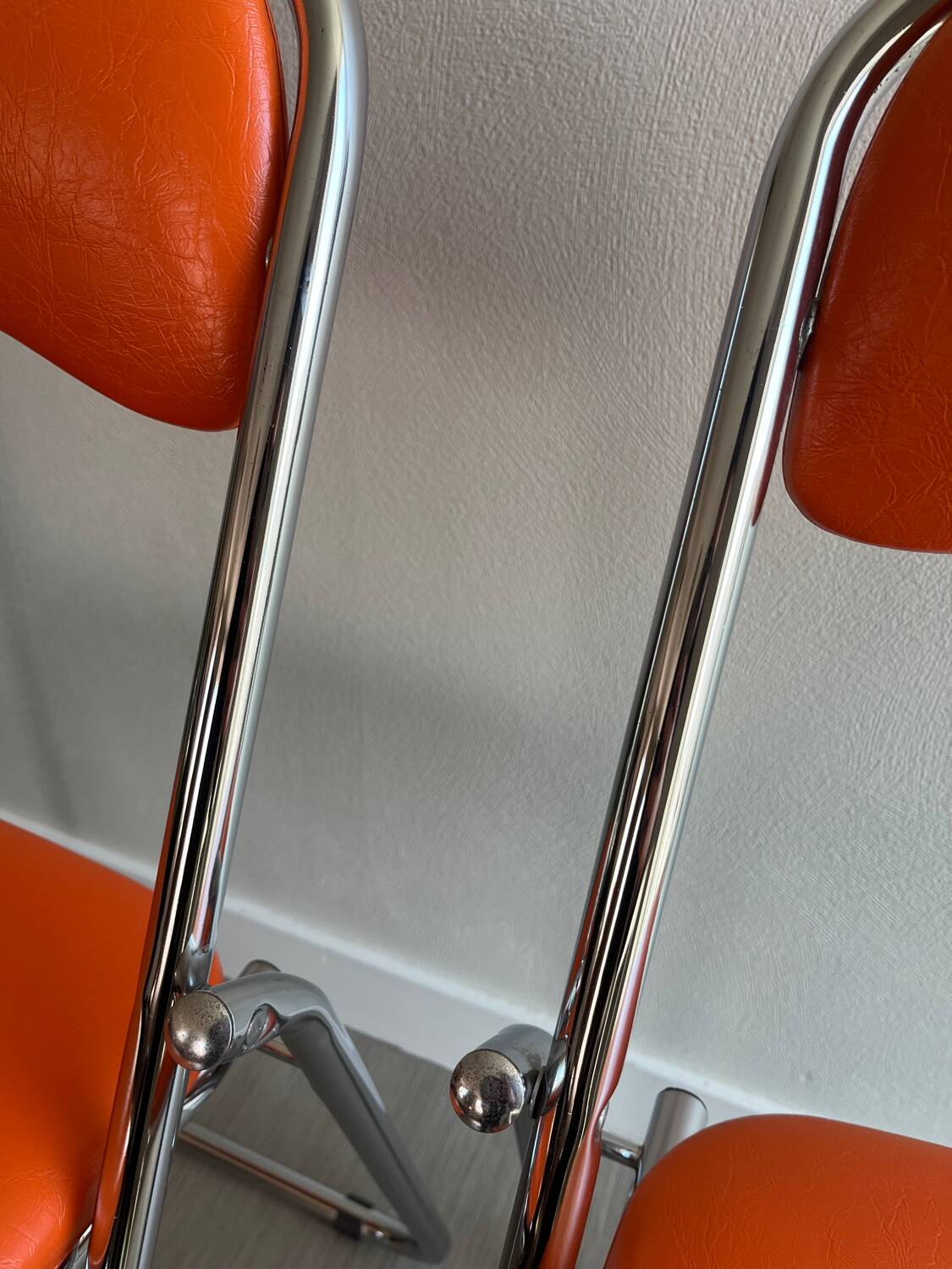 Chaises pliantes vintage Soudexvinyl Chrome / skaï orange