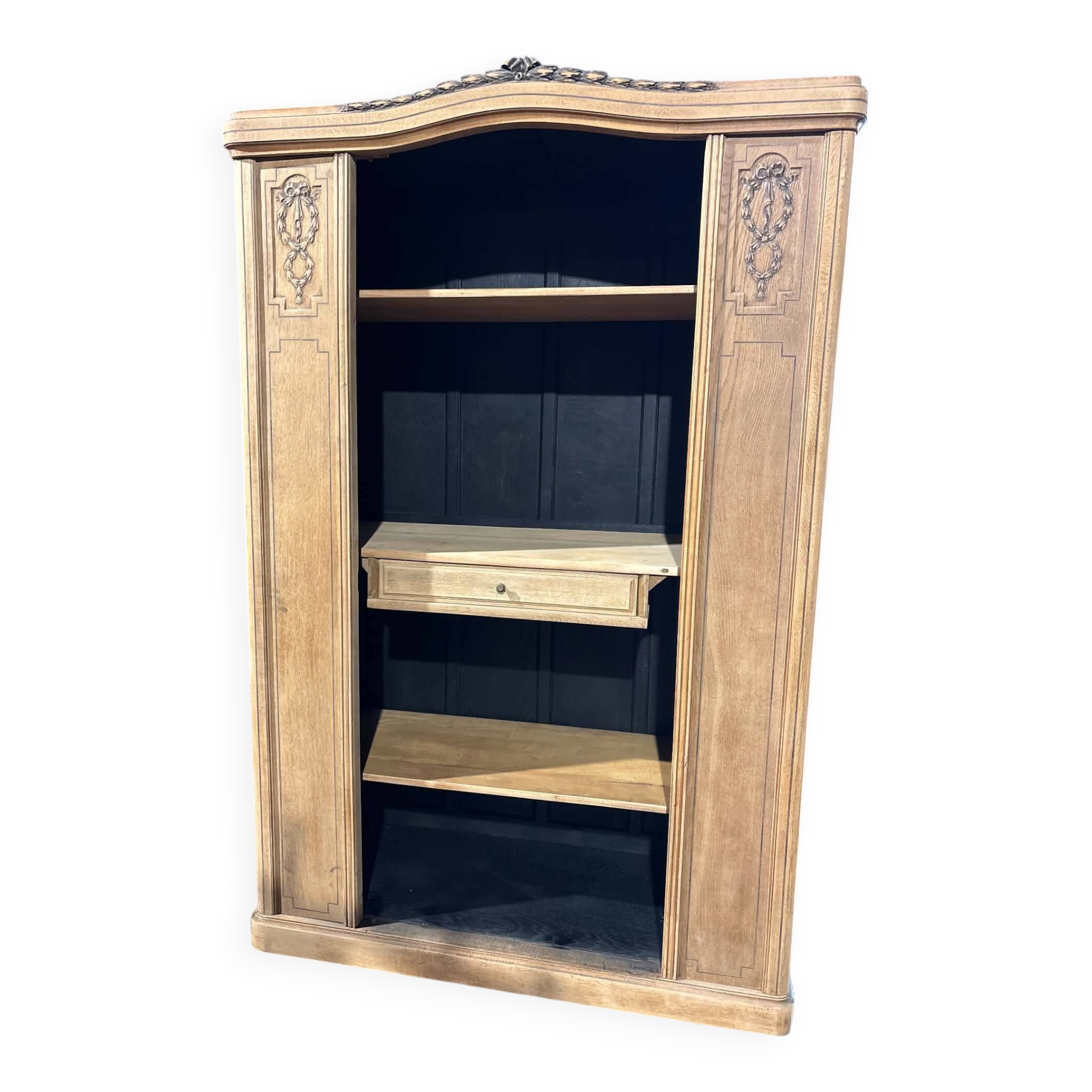 Library / open cabinet