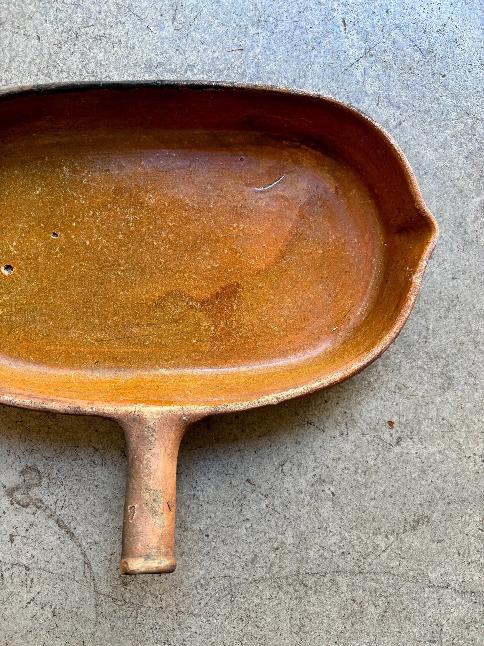 Embellished earthenware roasting dish number 1