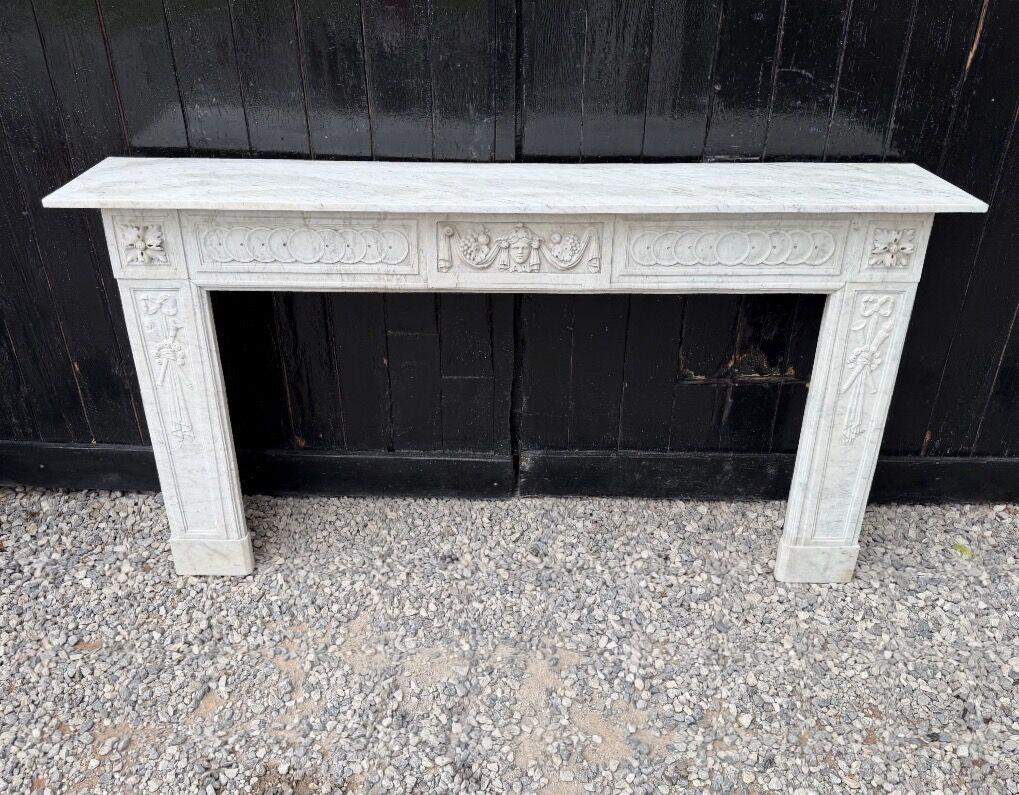 Louis XVI fireplace in Carrara marble, 18th century
