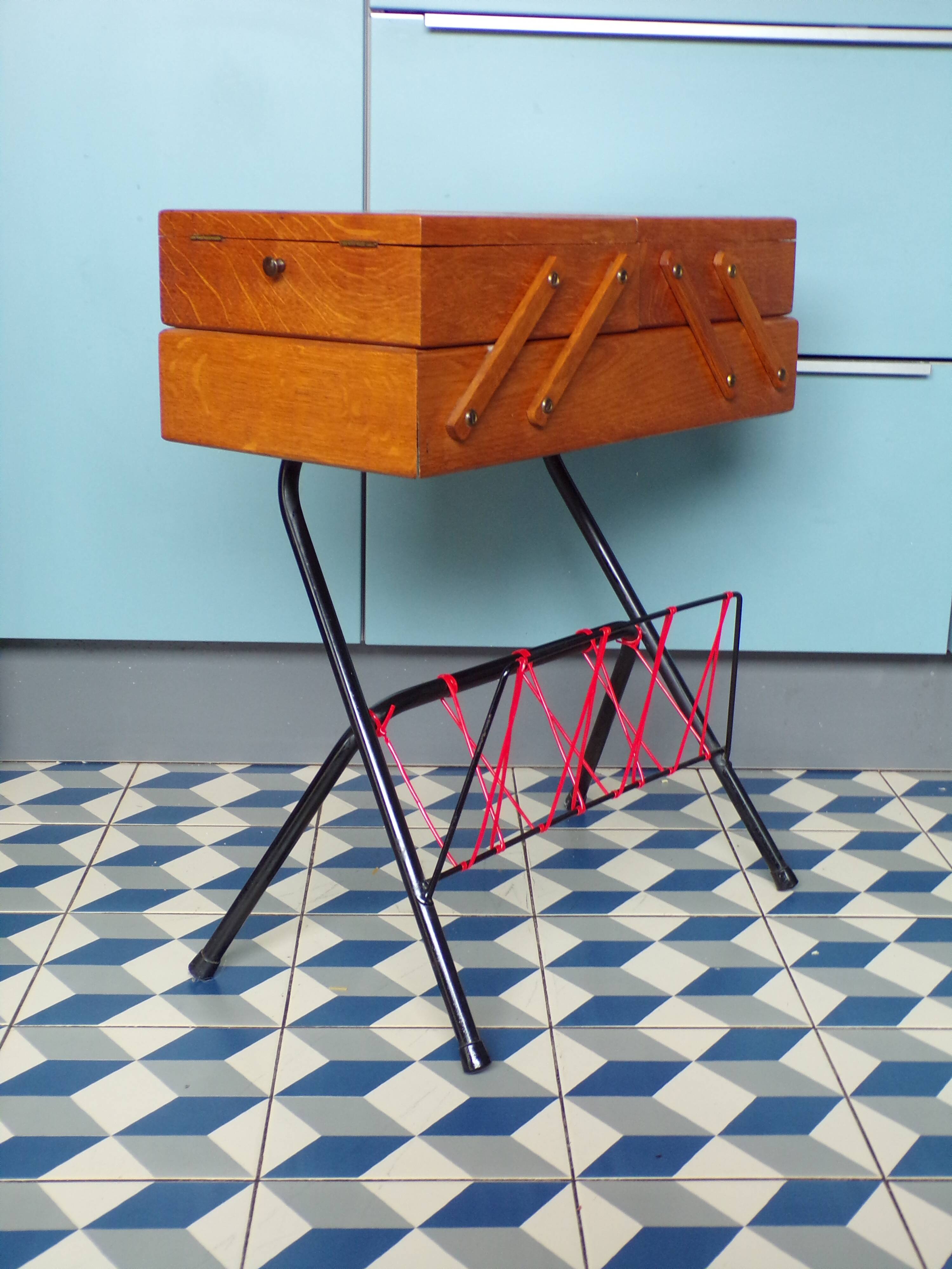 Vintage Scoubidou Worker