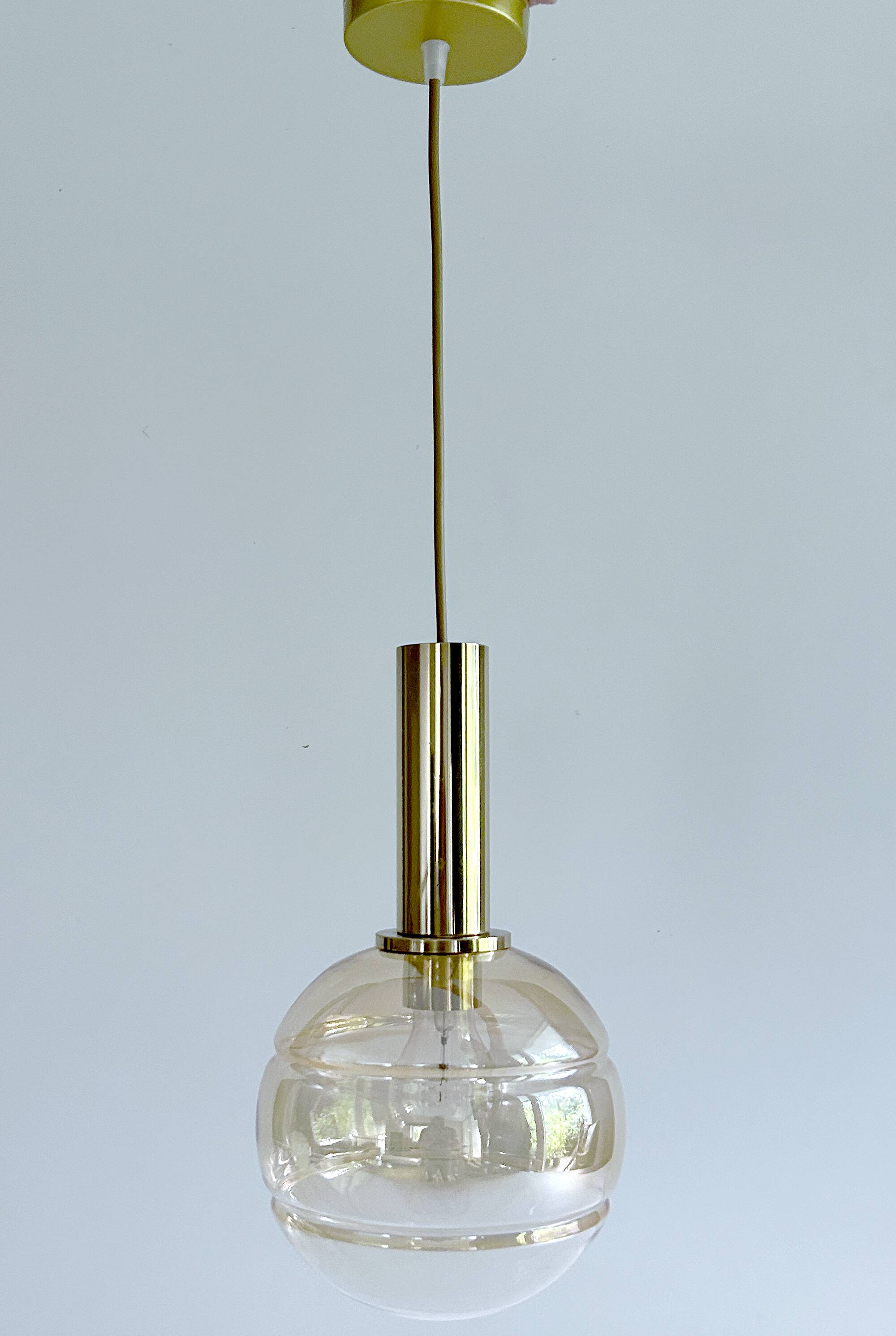 Paire de suspensions vintage en forme de globe en verre