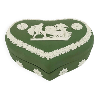 Boîte à couvercle en jasperware Wedgwood verte et blanche forme coeur