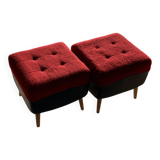 Set of 2 mid-century stools in red and black fabric and faux leather, with light wood legs.