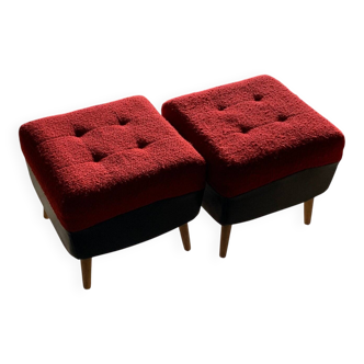 Set of 2 mid-century stools in red and black fabric and faux leather, with light wood legs.