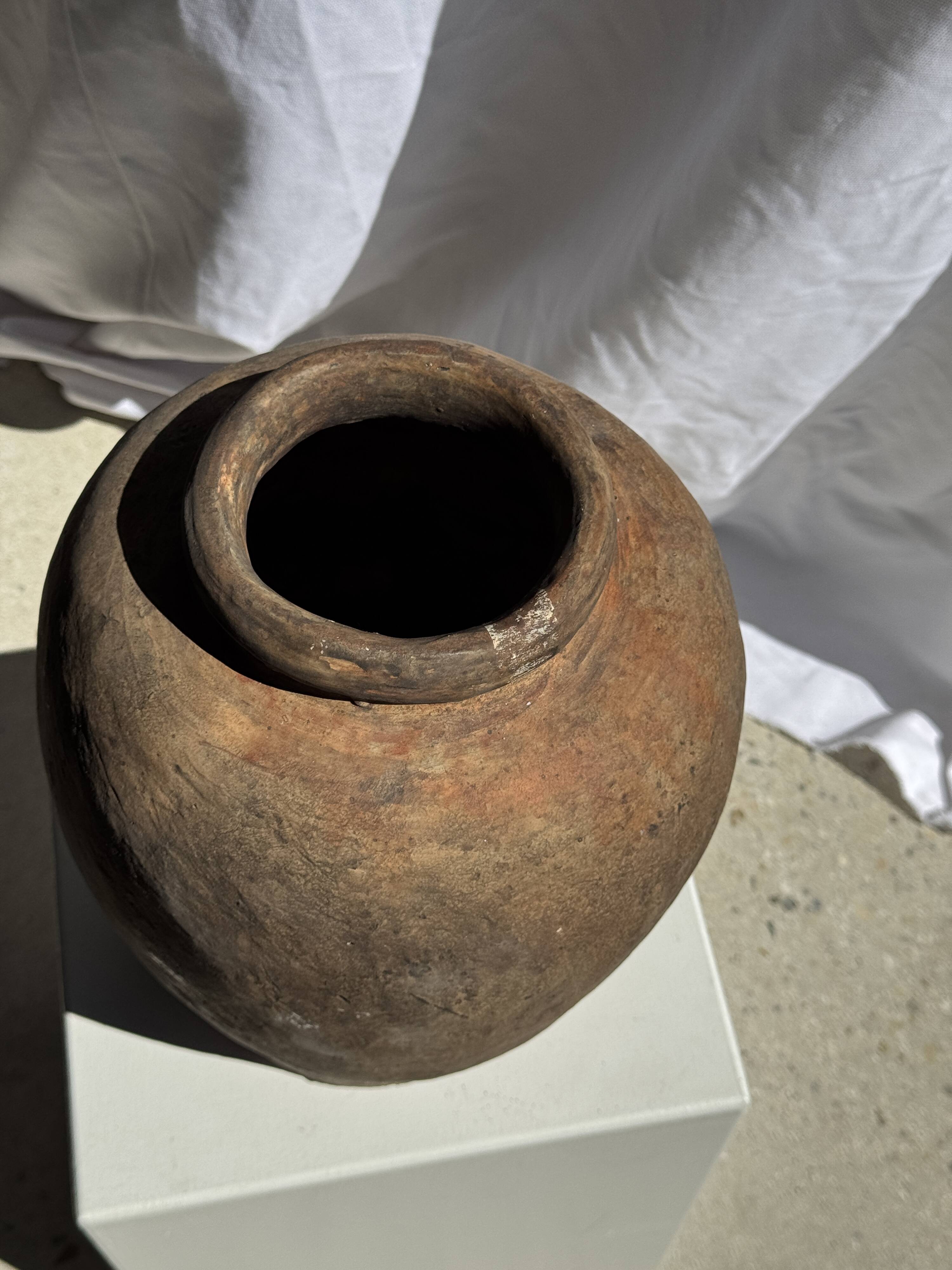 Borneo vase in brown terracotta (2) H35 D23