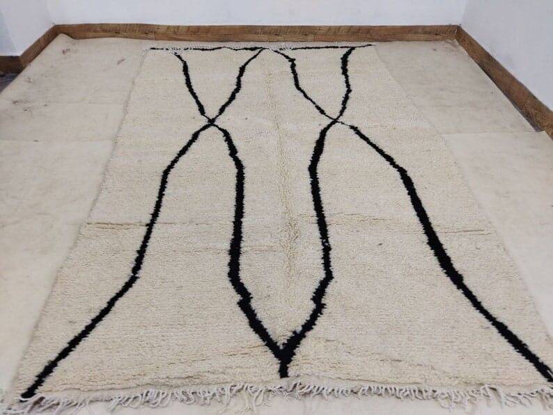Traditional handmade Berber rug, size 150 x 250 cm