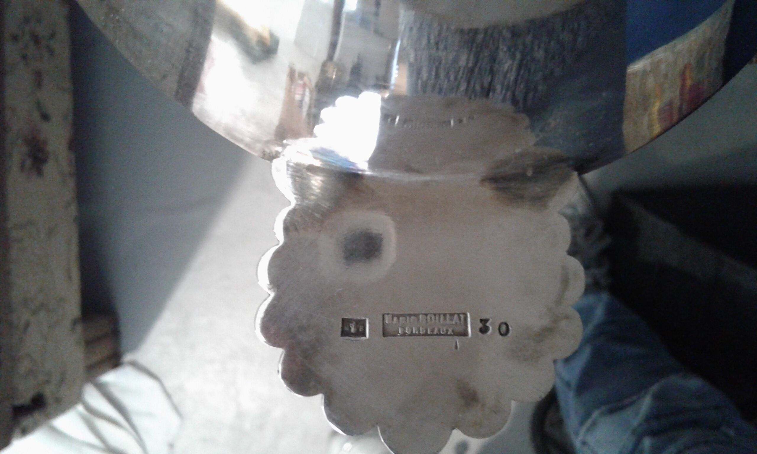 2 oval dishes . Silver metal