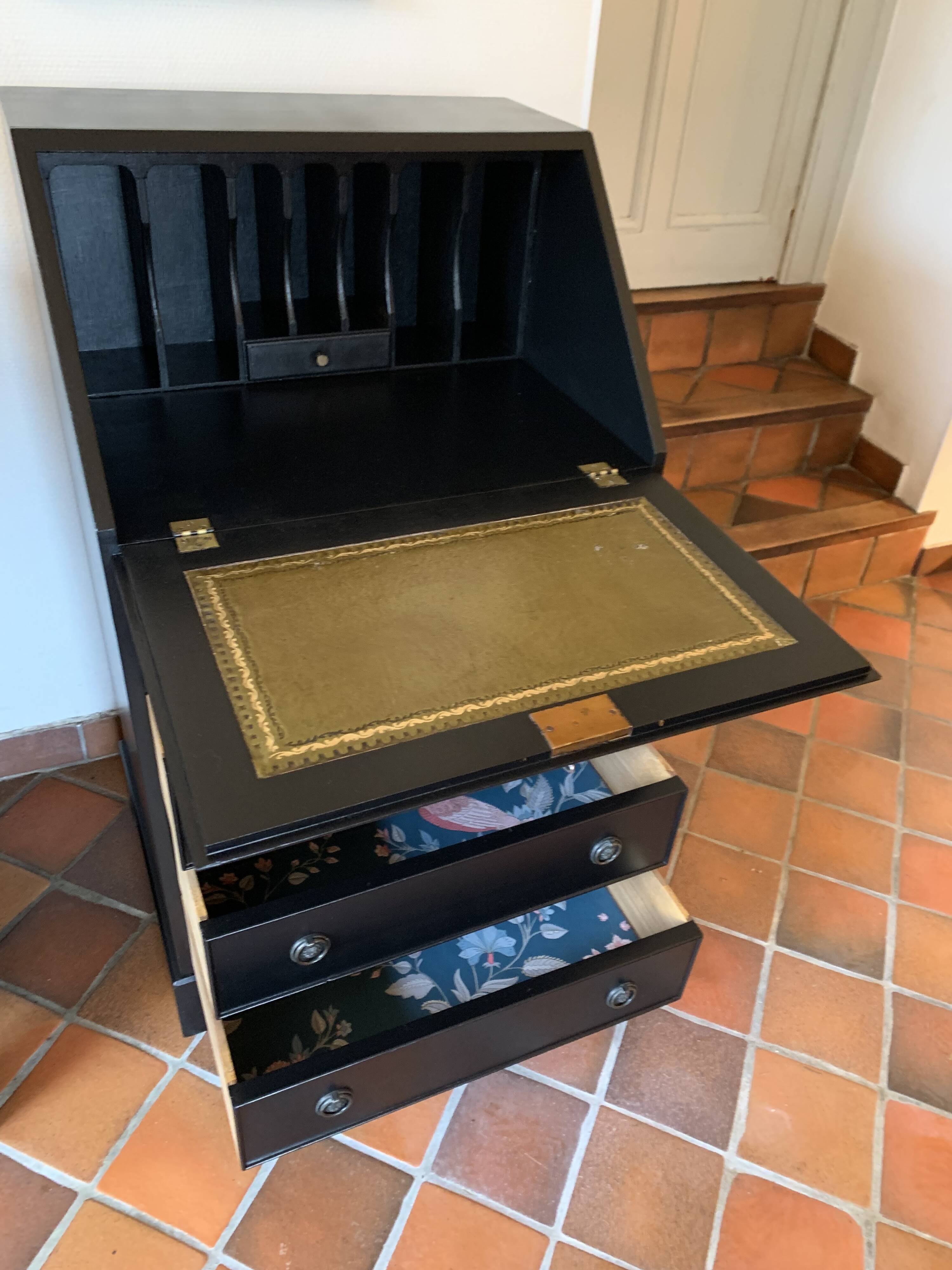 Small convenient secretary