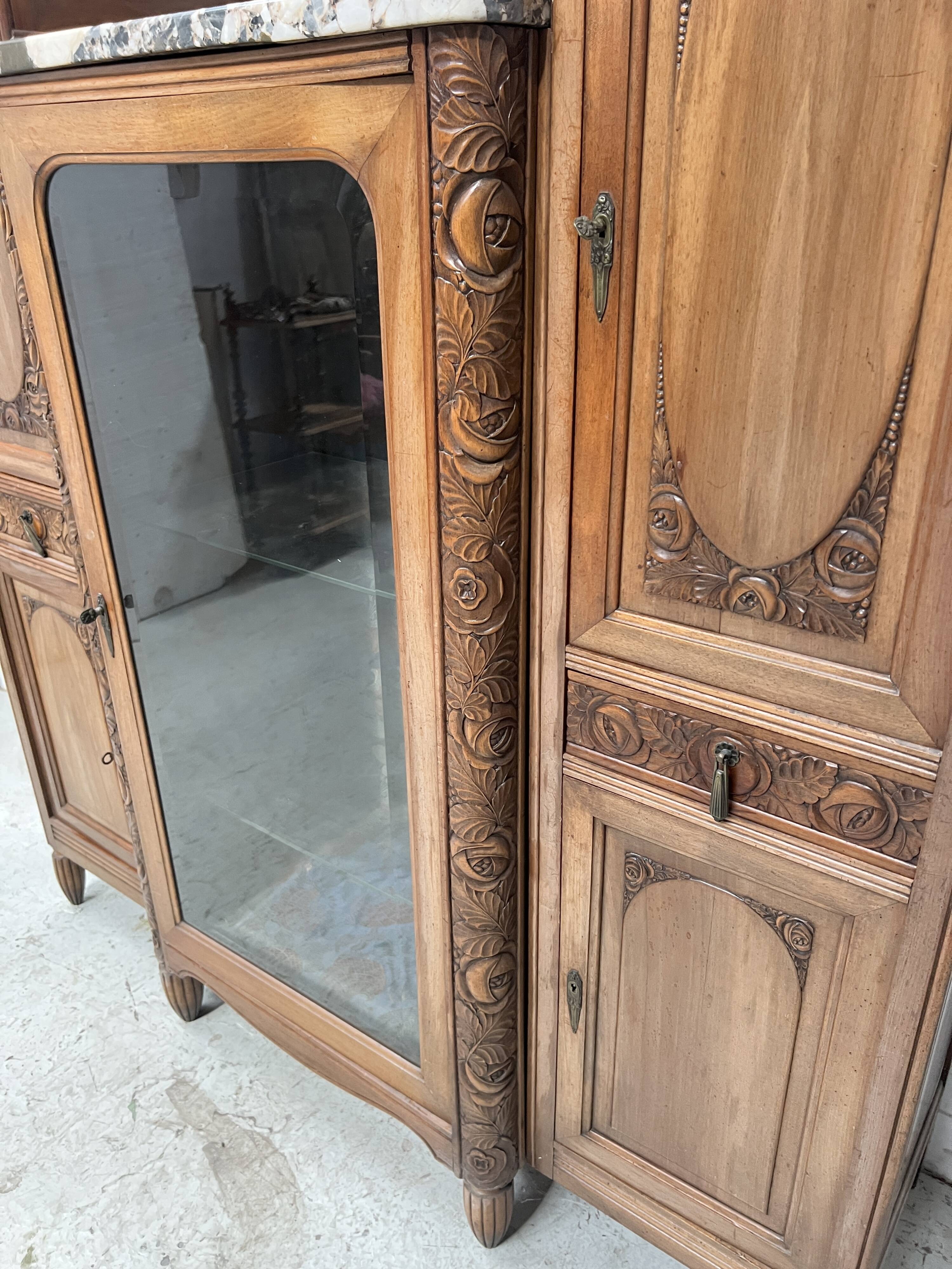 Art Deco buffet in solid walnut, 20th century.