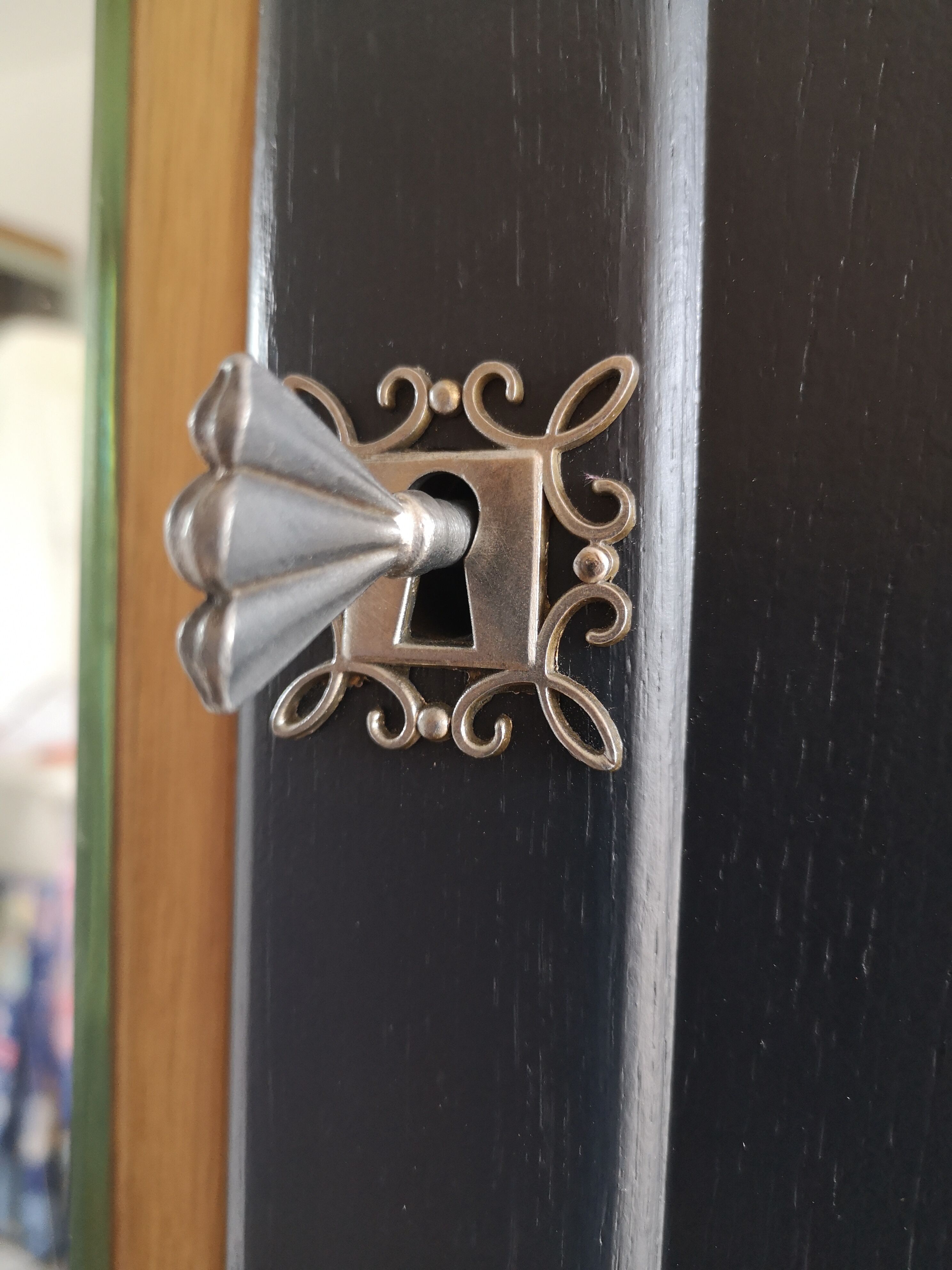 Armoire vintage pieds compas rénovée