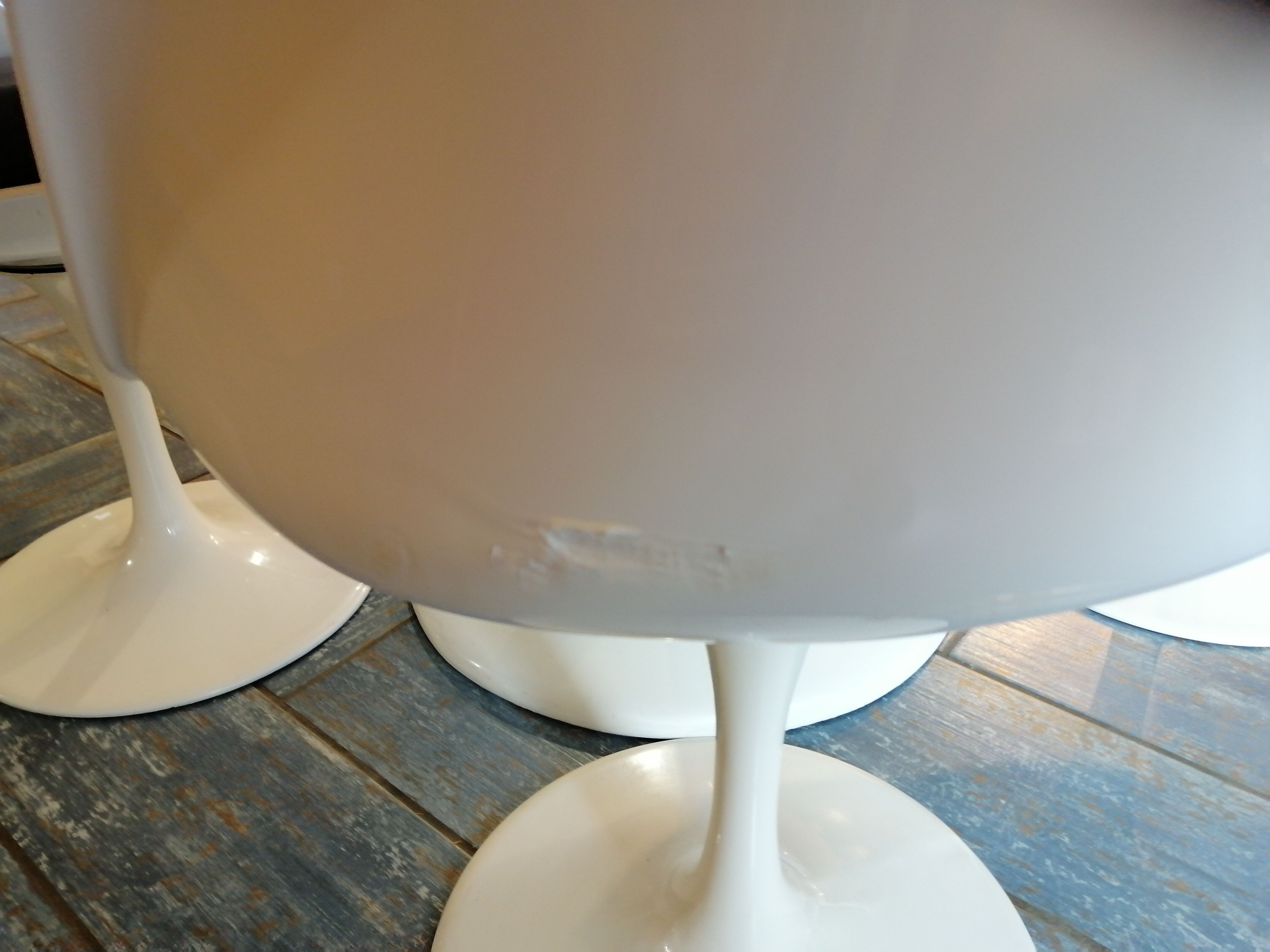 Tulip legs table and chairs