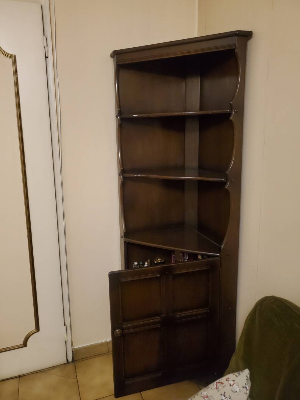 corner cabinet
