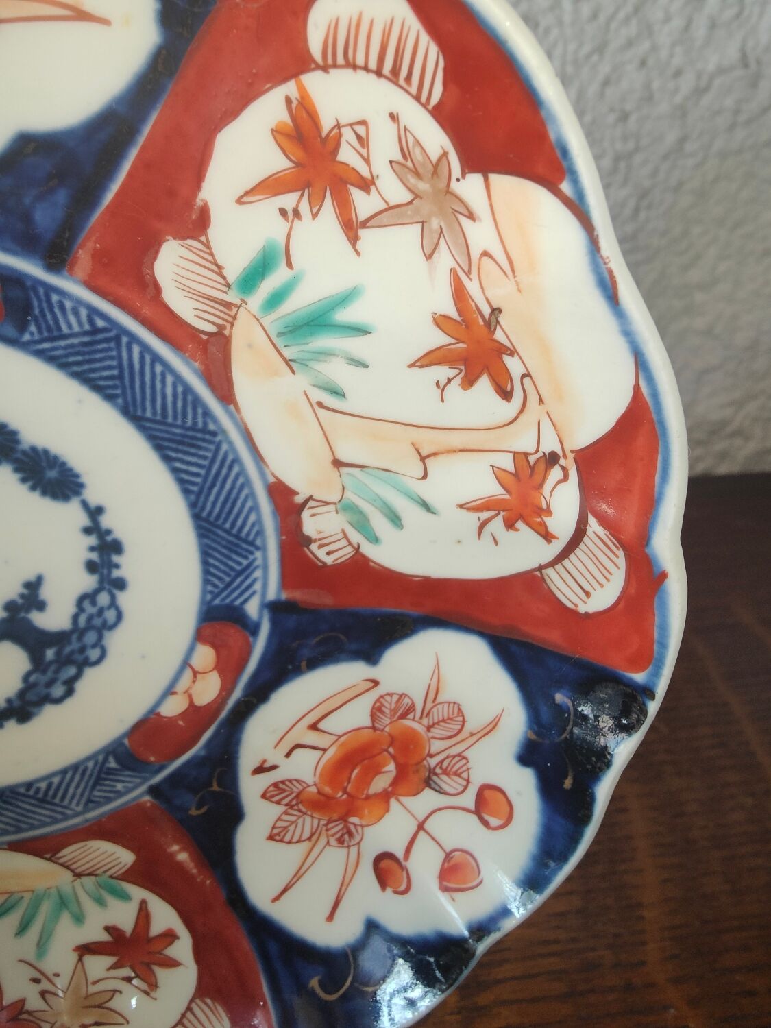 Pretty earthenware plate Imari Japanese old