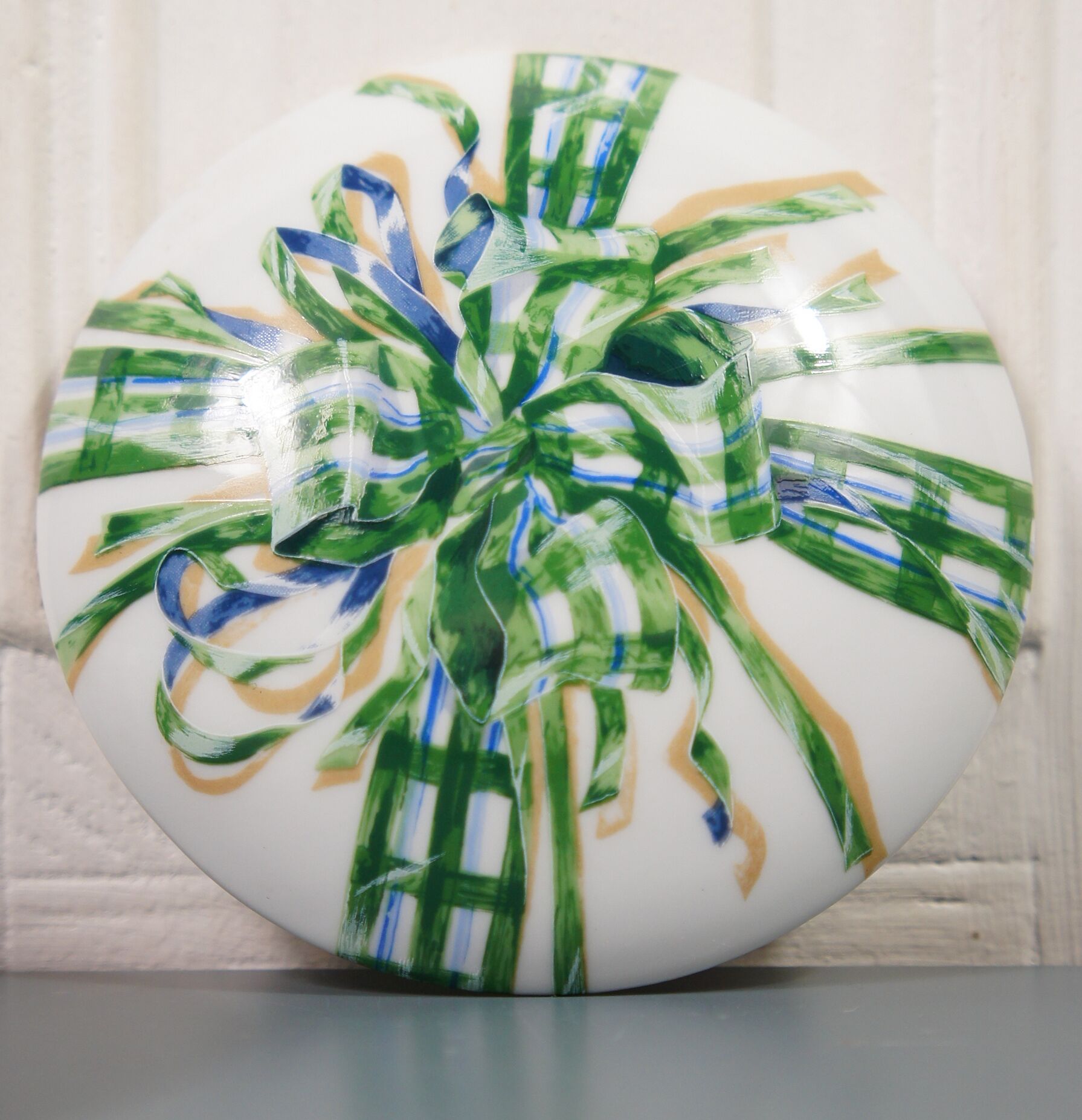 Philippe Deshoulières porcelain box from Limoges