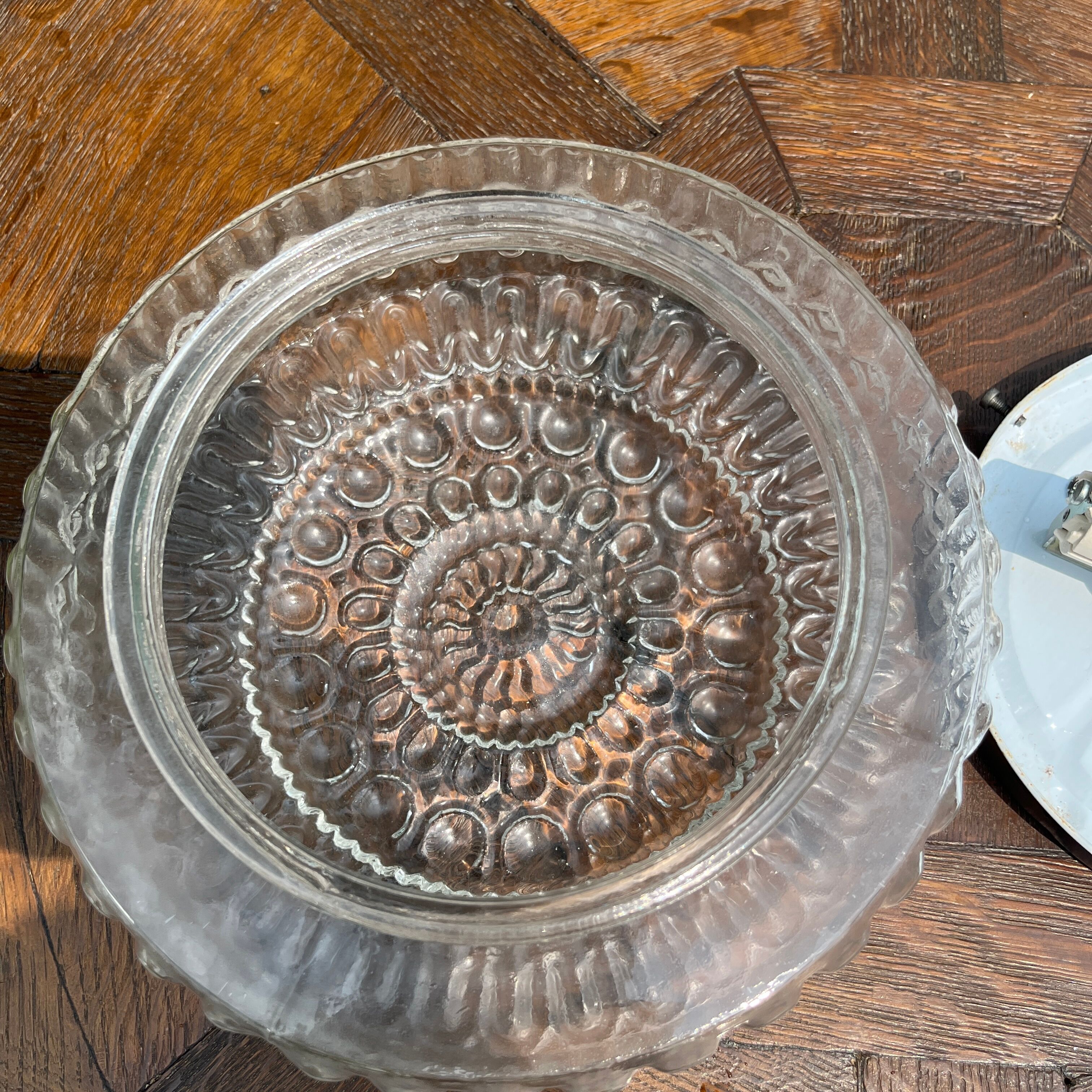 Cast glass ceiling lamp with relief