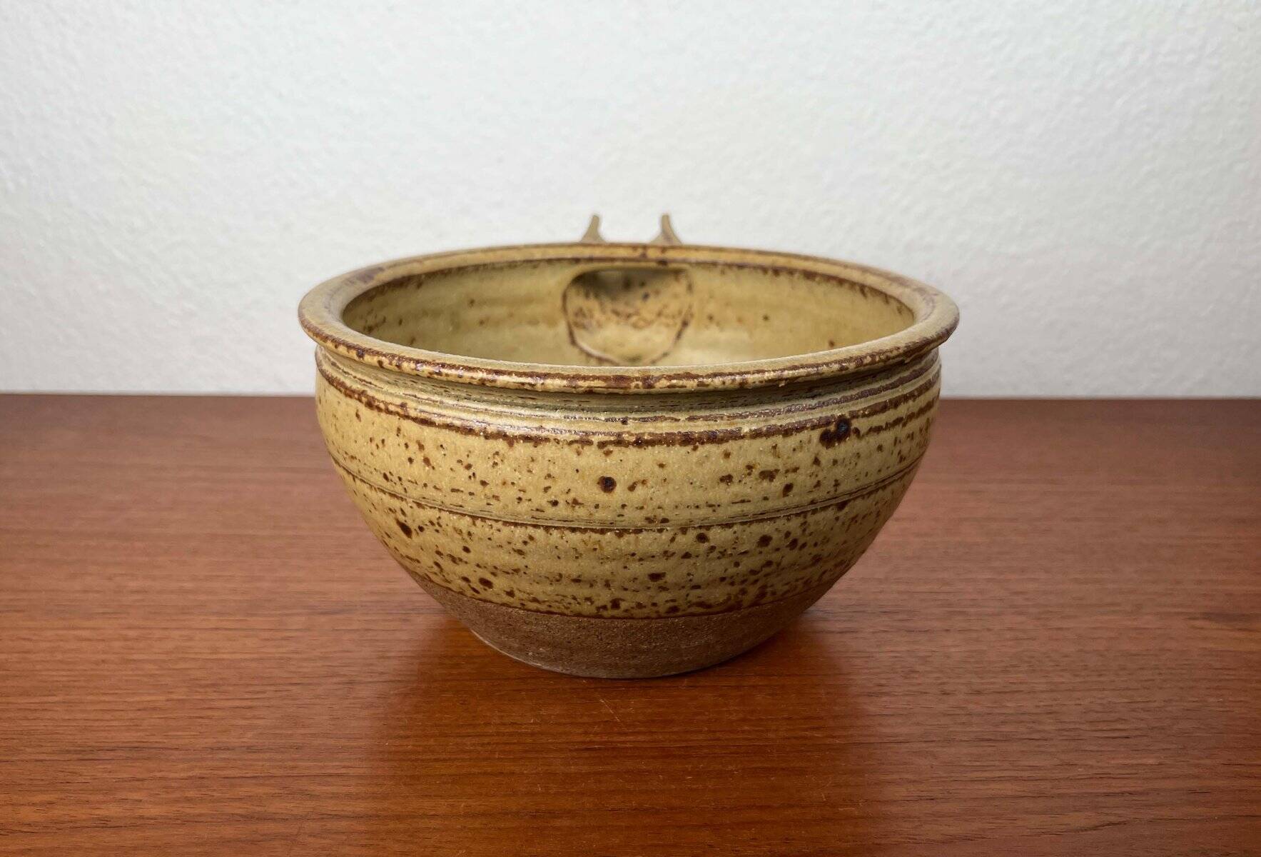 Mid-century modern British studio pottery bowl by Richard Batterham, 1960s.