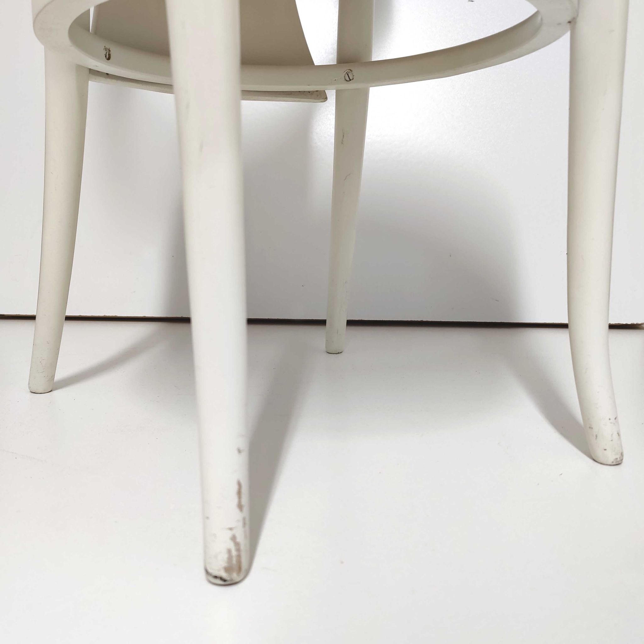 Chaise baumann bistrot mouette en bois blanc et velours jaune