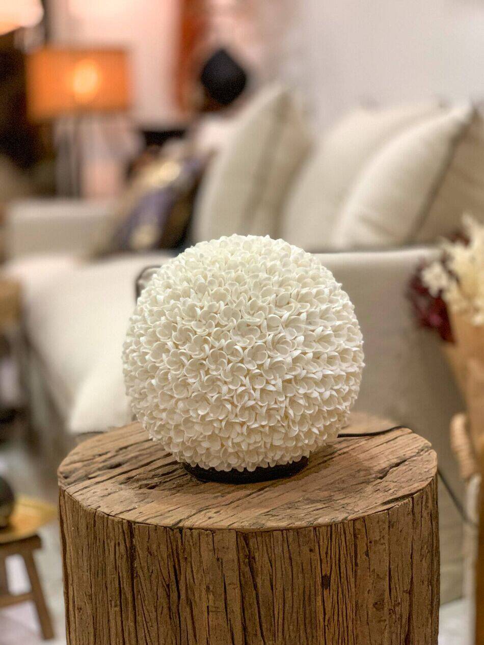 Lampe à poser en coquillages