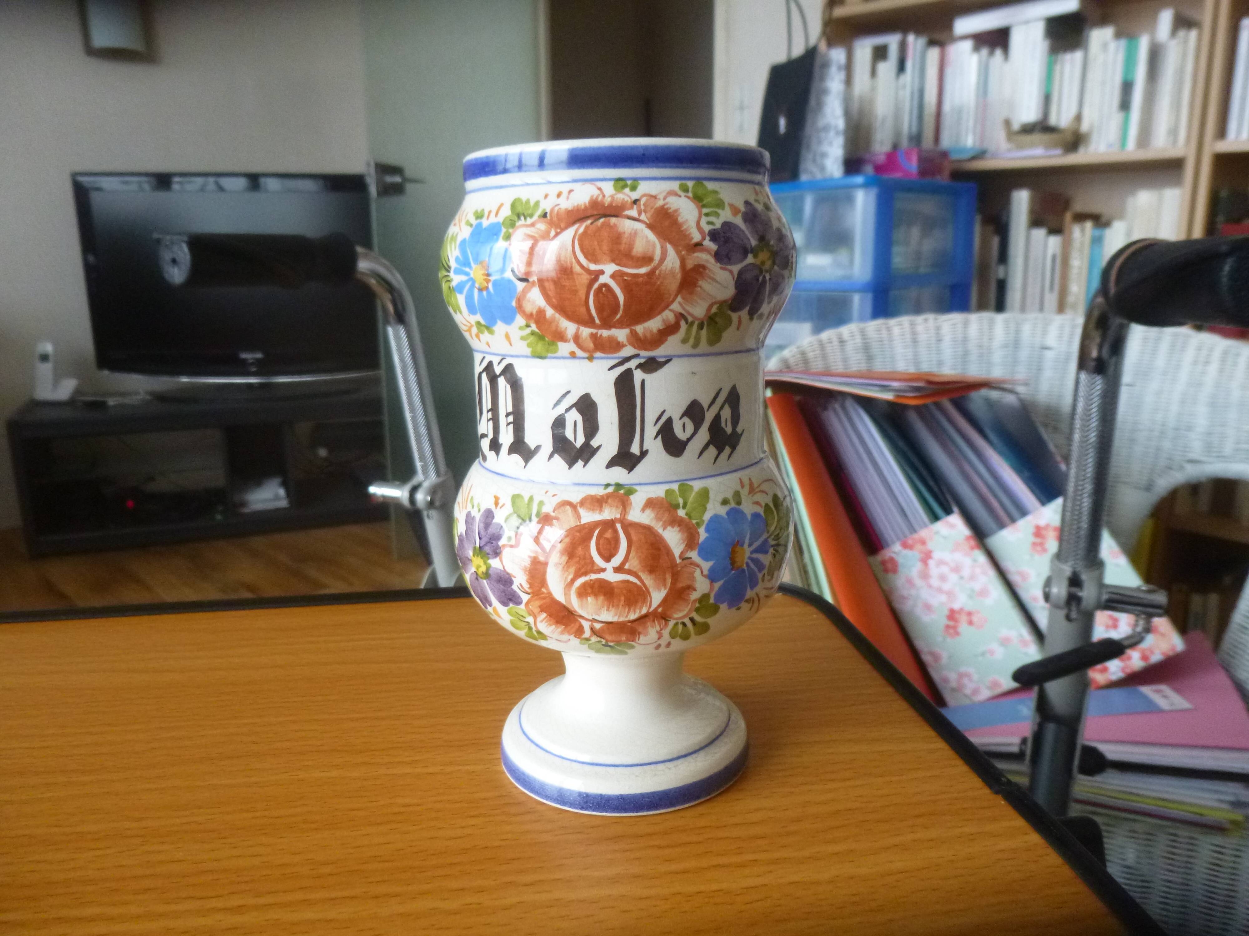Ceramic apothecary pot bassano
