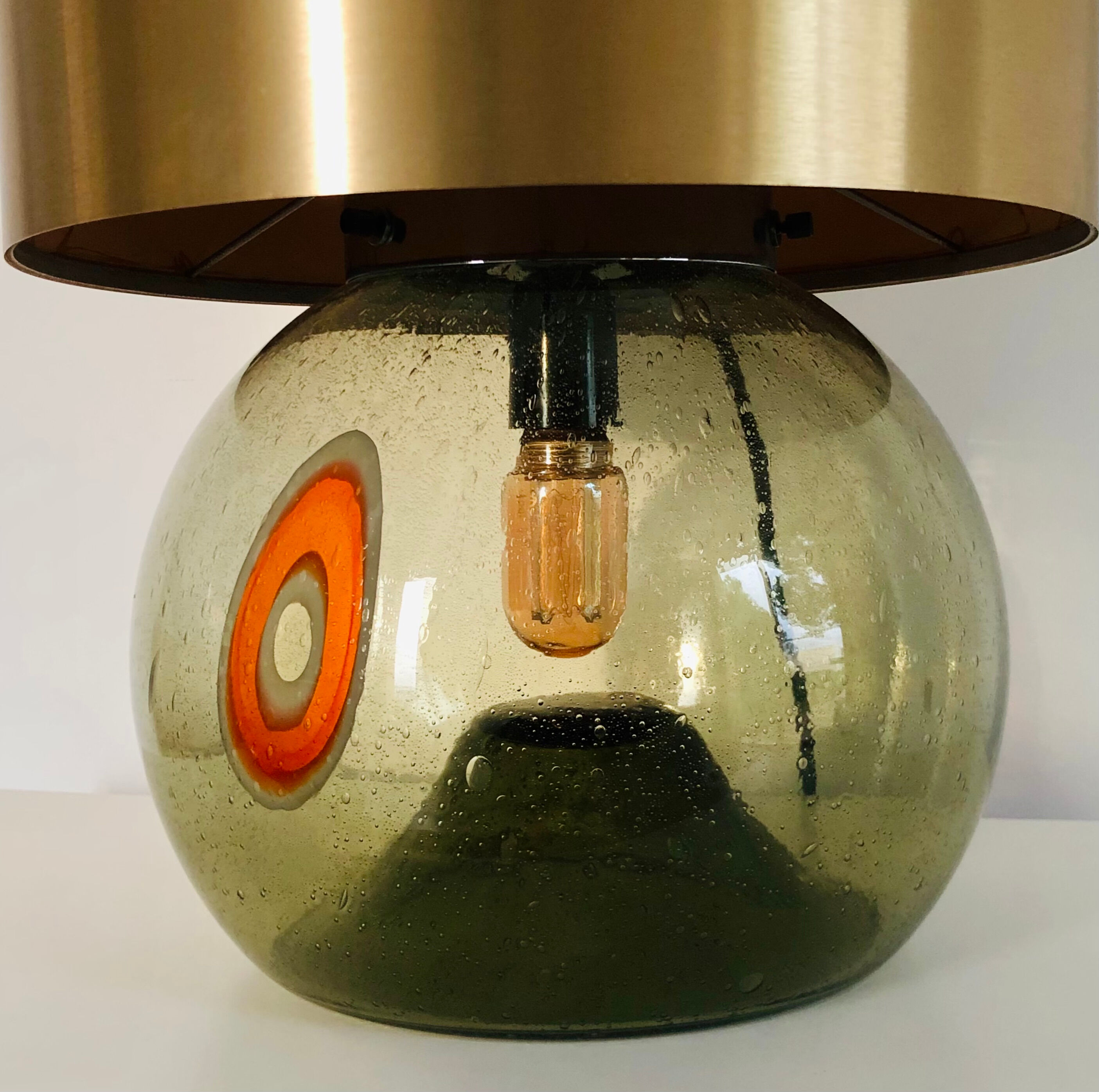 Lampe de salon pied en verre et abat-jour en laiton, Italie années 70