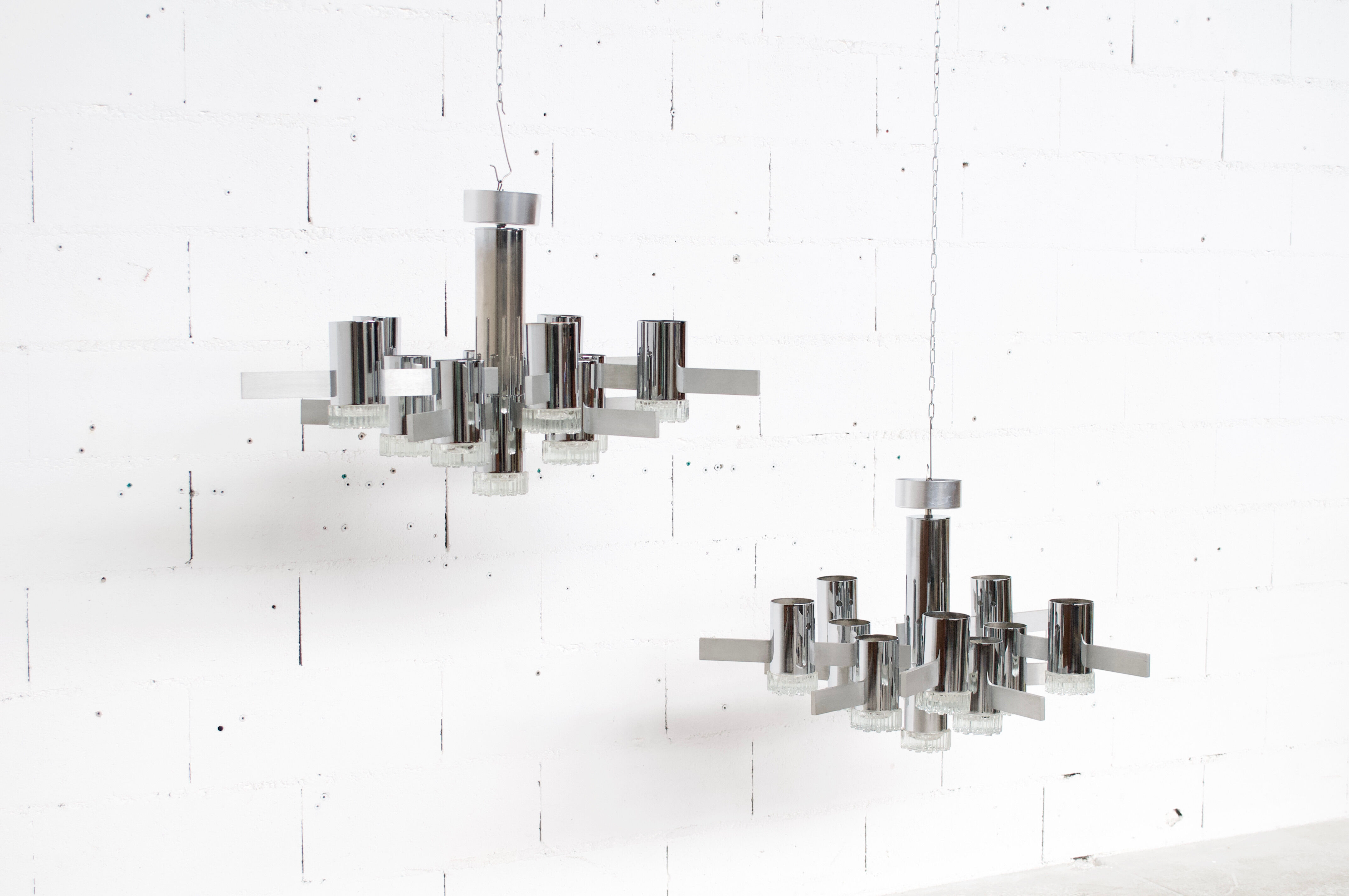 Pair of chandeliers from Sciolari 70 years chrome steel