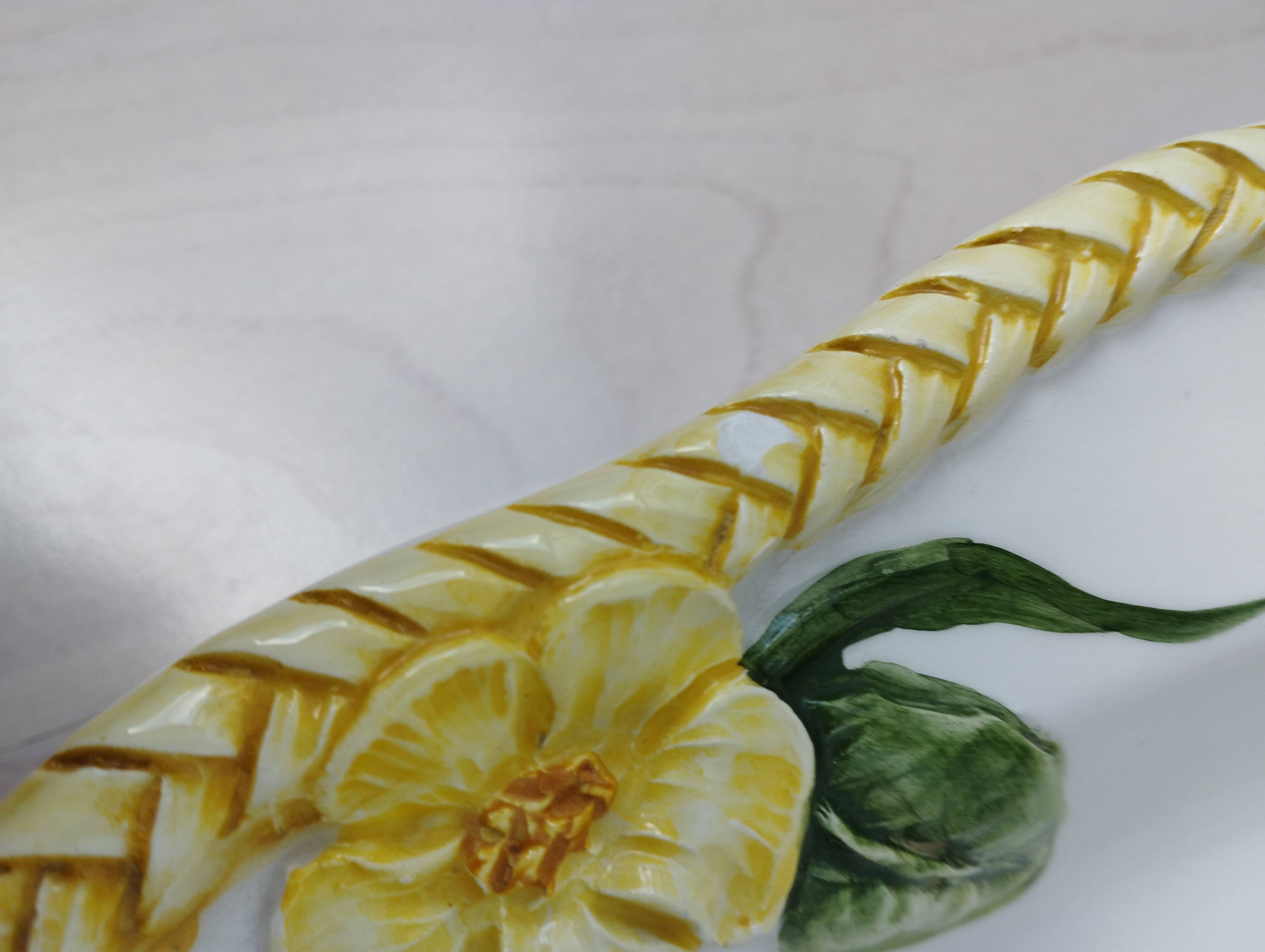 Serving dish in slip