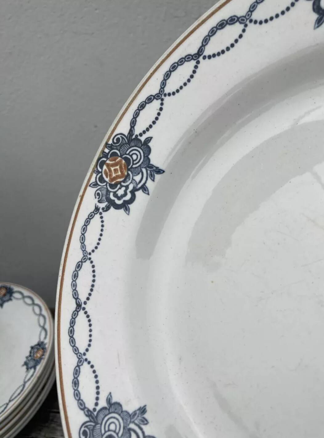 5 Saint Amand iron earth flat plates