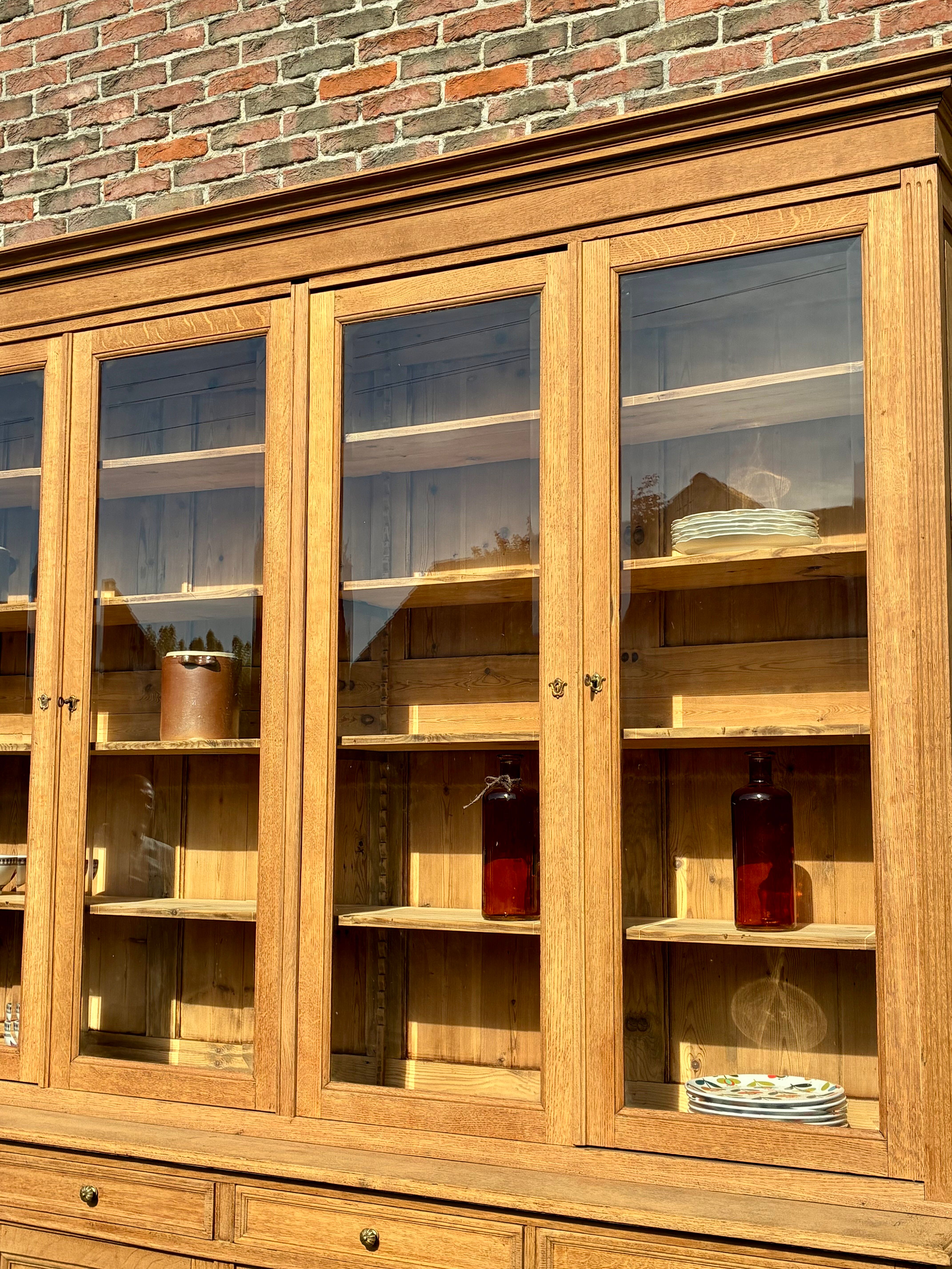 Vitrine en chêne massif