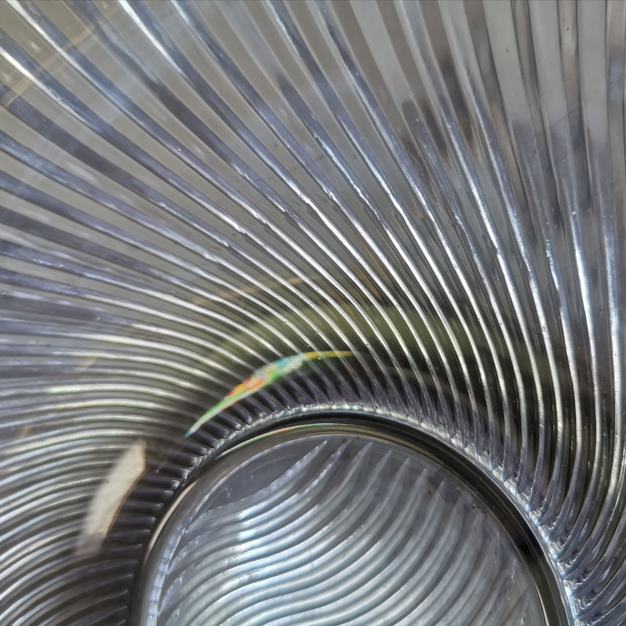 Striated glass cut