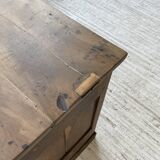 Central island trading counter in walnut