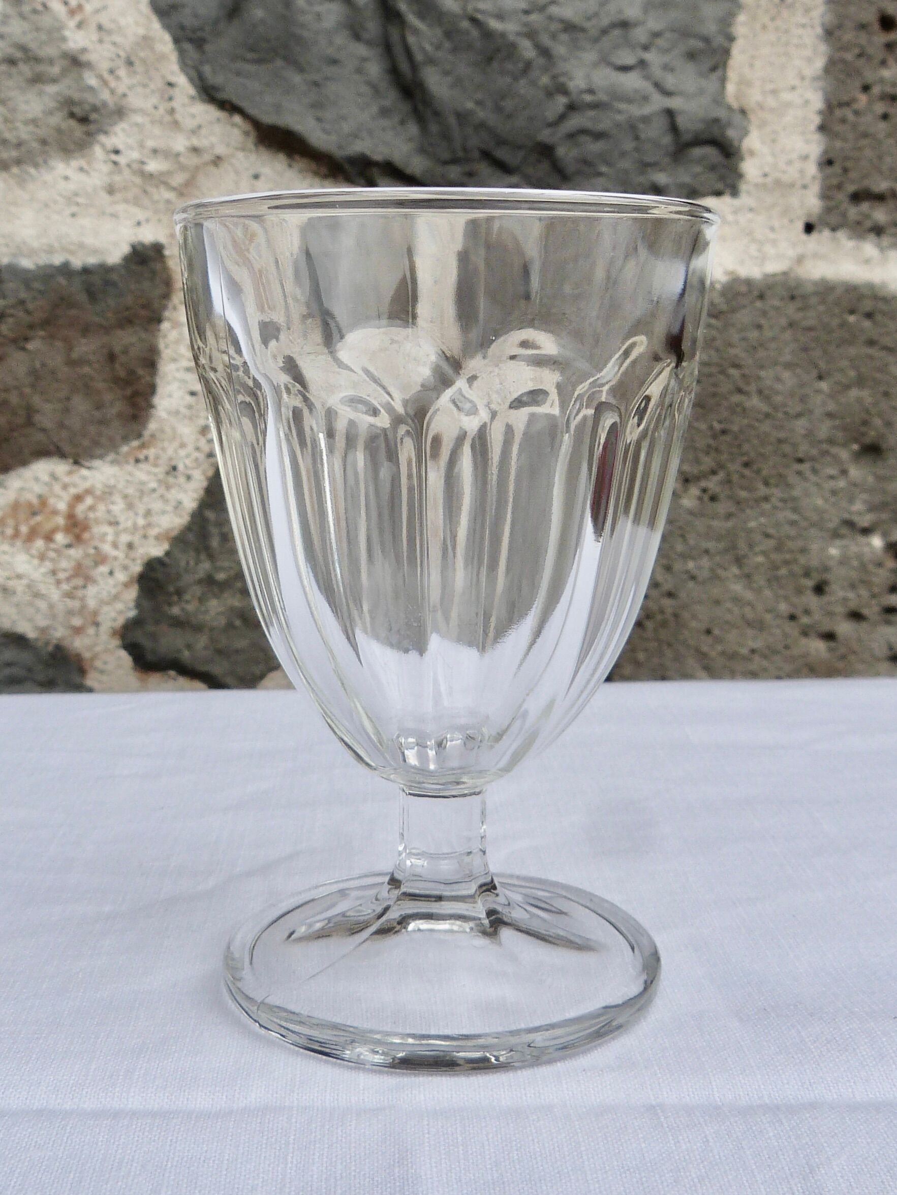 Set of 9 Arc stemmed glasses