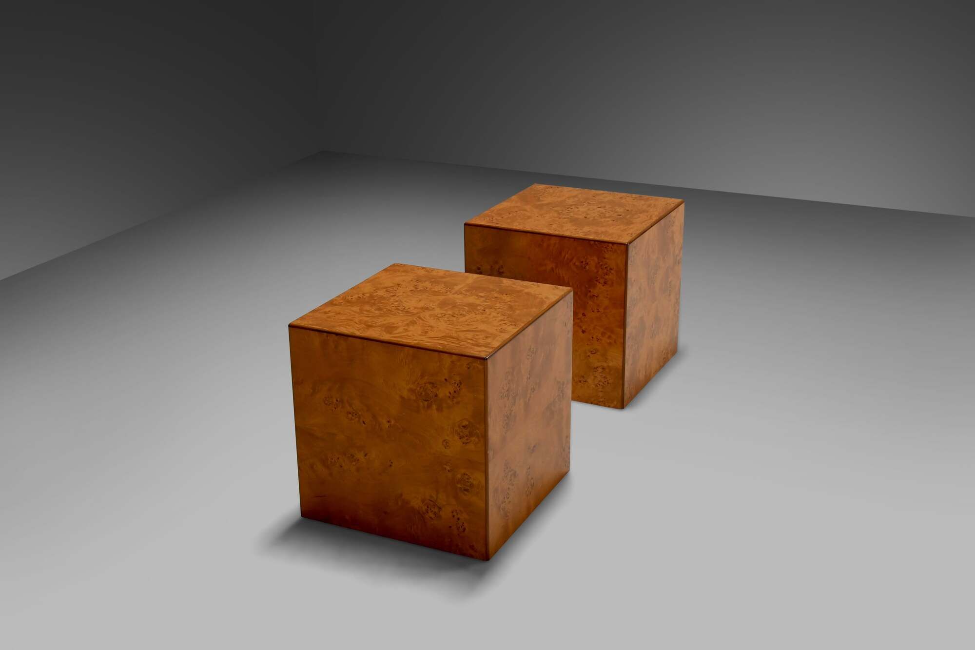 Set of Two Beautiful Burl Wood Cube Tables, Italy 1970s