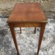 Table basse appoint bois pieds compas avec contour & sabots laiton vintage