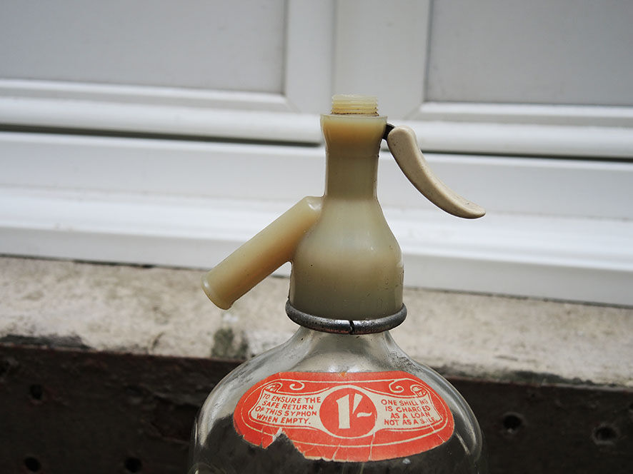Old transparent glass siphon: EP. Shaw & Co Ltd – Wakefield
