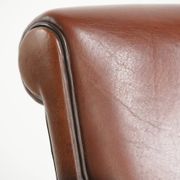 Timeless armchair made of sheepskin leather with a English look