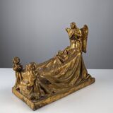 Sculpture Reine et Anges en terre cuite dorée