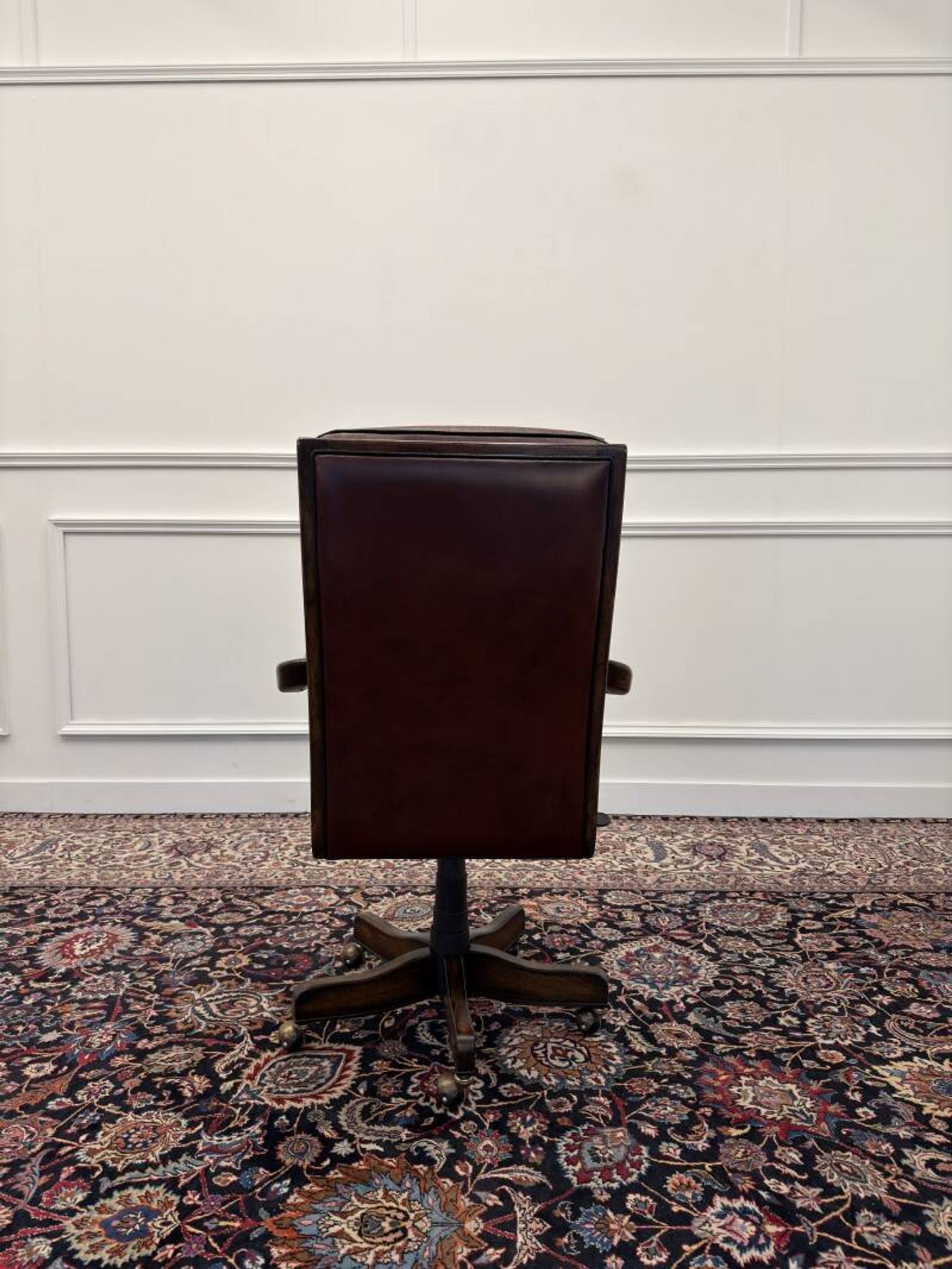 Fauteuil de bureau Chesterfield classique en cuir bordeaux