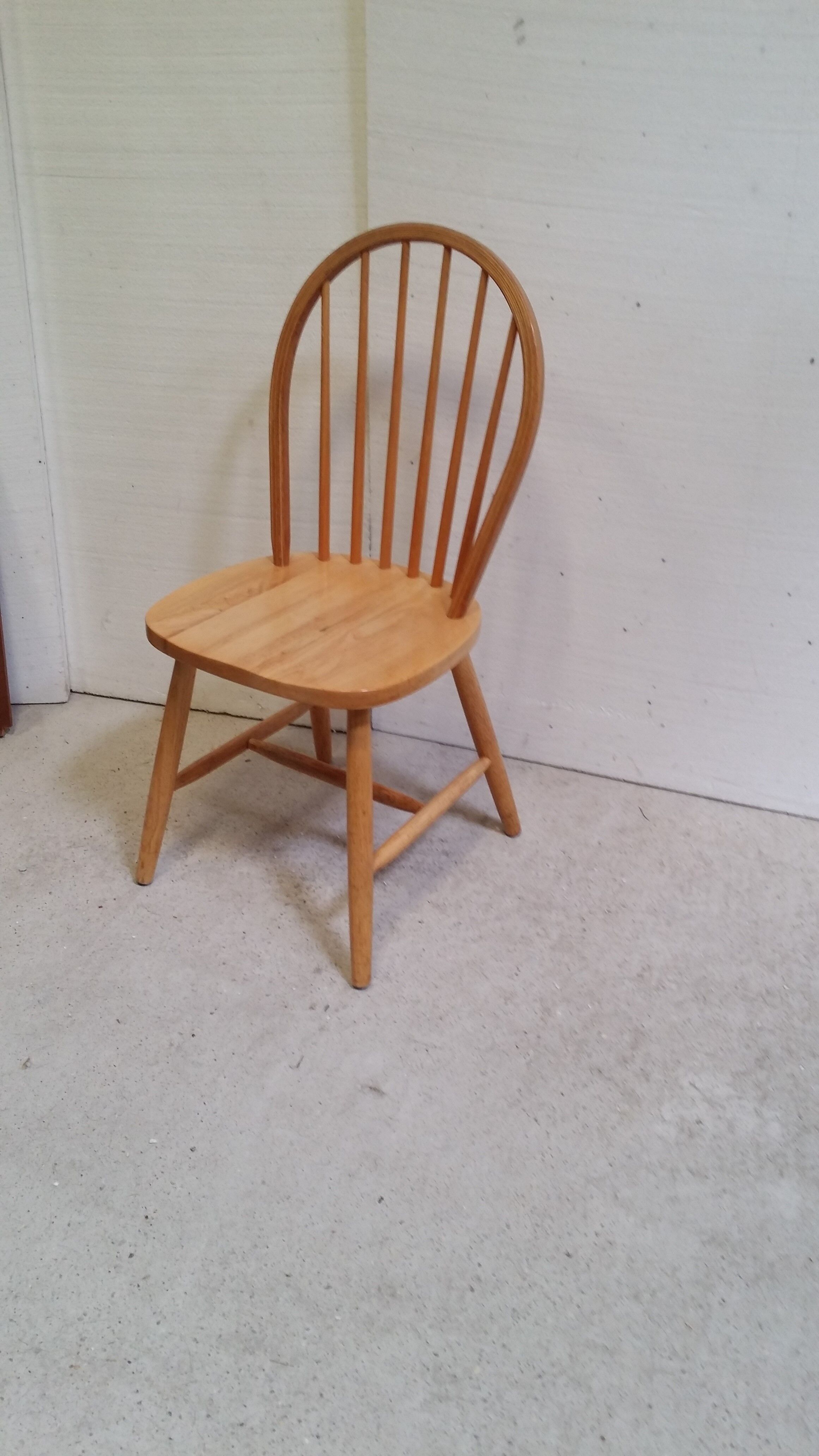 Lot of 4 Scandinavian chairs