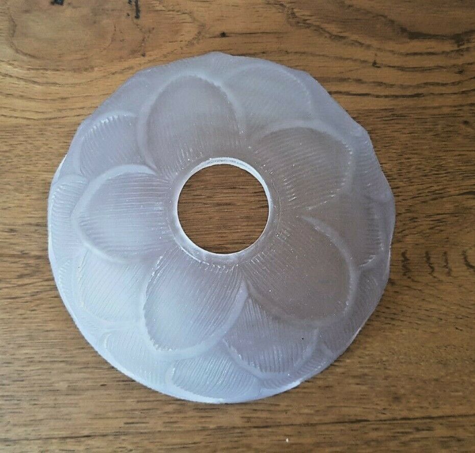 french vintage artichoke style glass replacement shade with scalloped edge