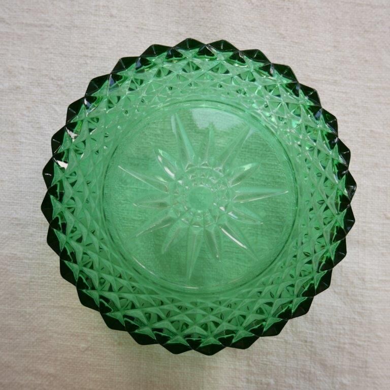 Candy or sugar maker in green glass Arcoroc