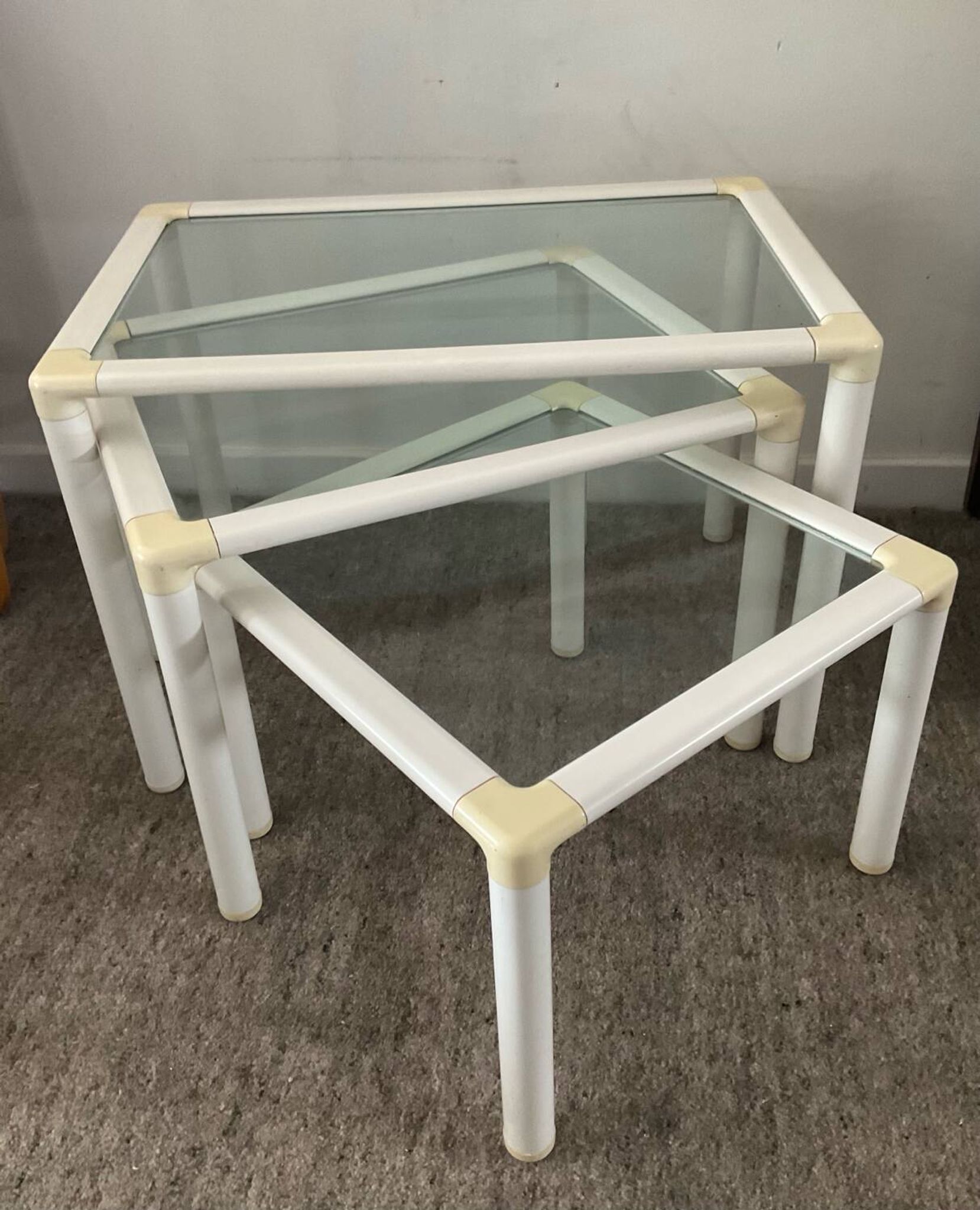 Trio de tables gigognes des années 70-80