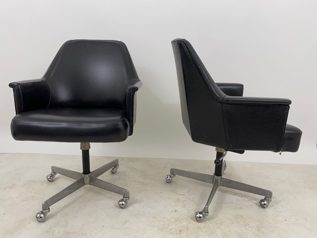 Pair of Carlo Pagani chairs for Arflex.
